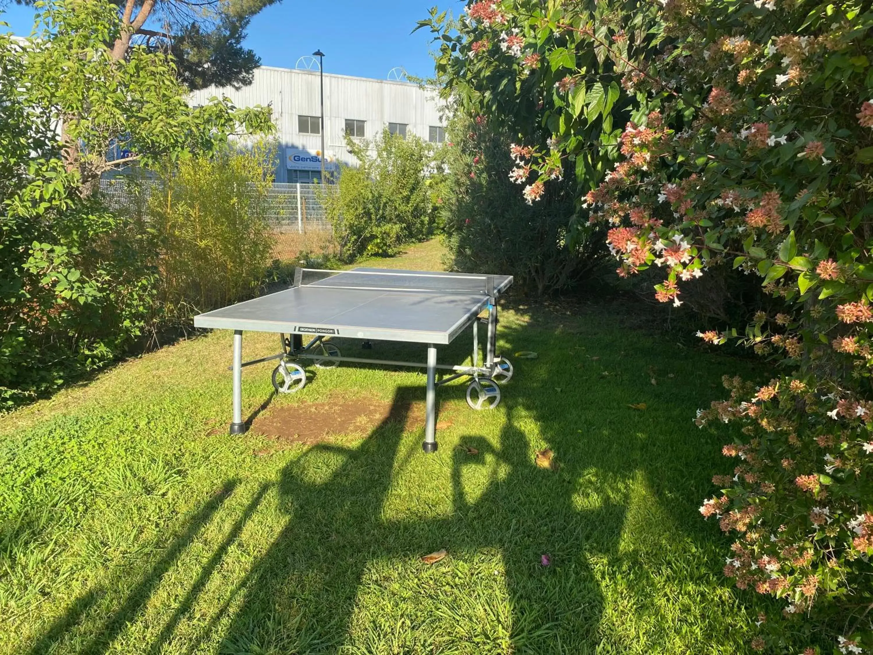 Garden, Table Tennis in Kyriad Montpellier Aéroport - Gare Sud de France