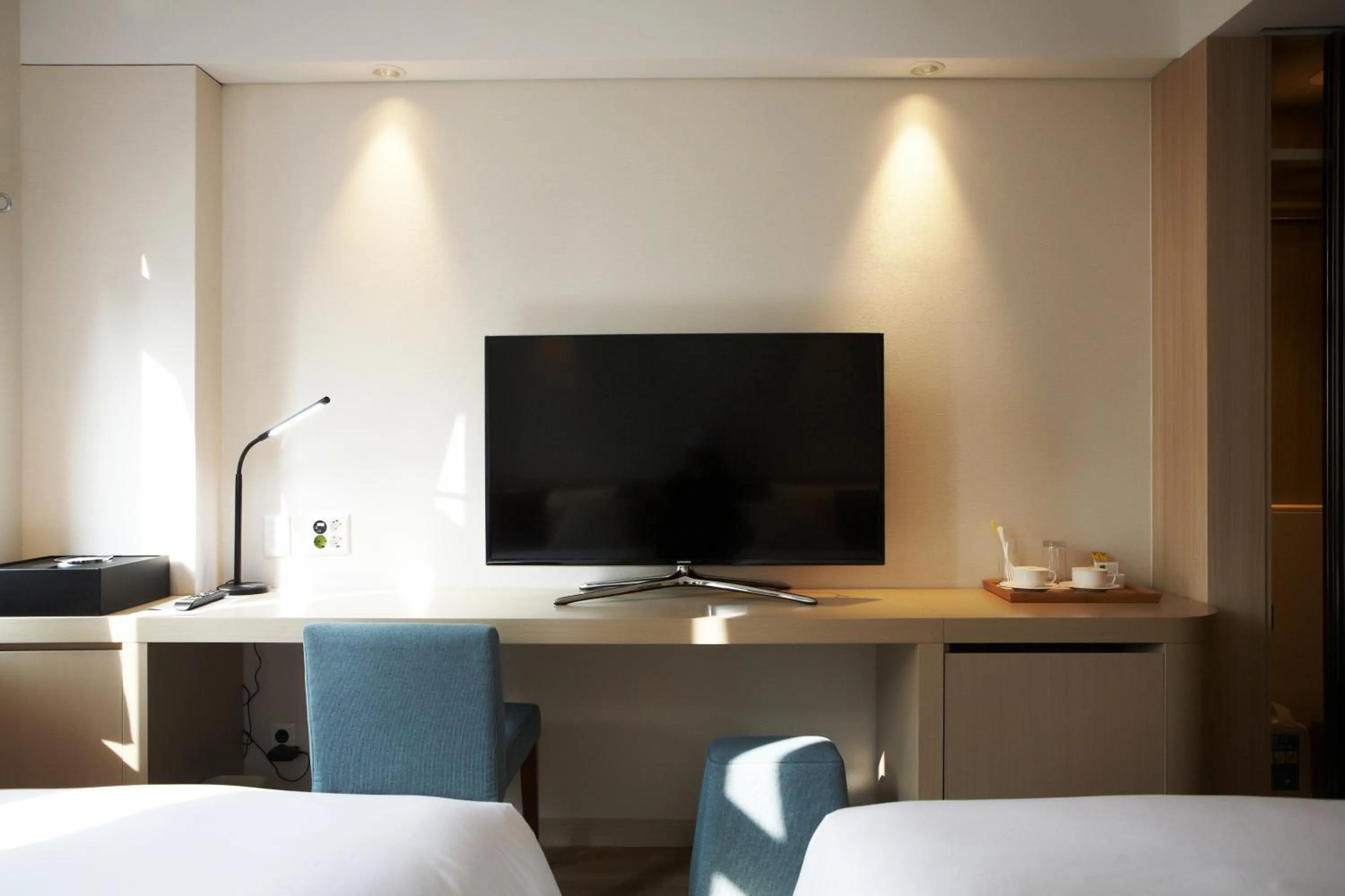 Photo of the whole room, Bed in Mayplace Hotel