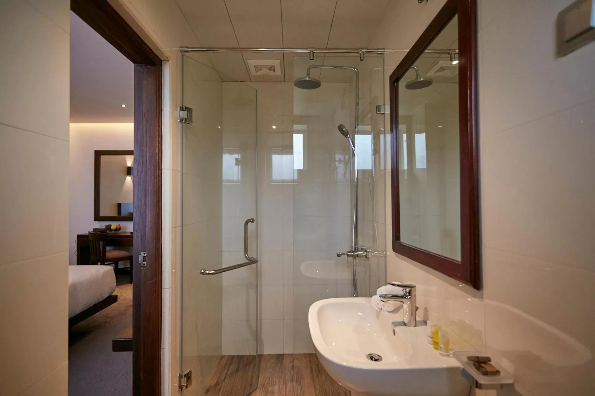 Toilet in Galway Heights Hotel