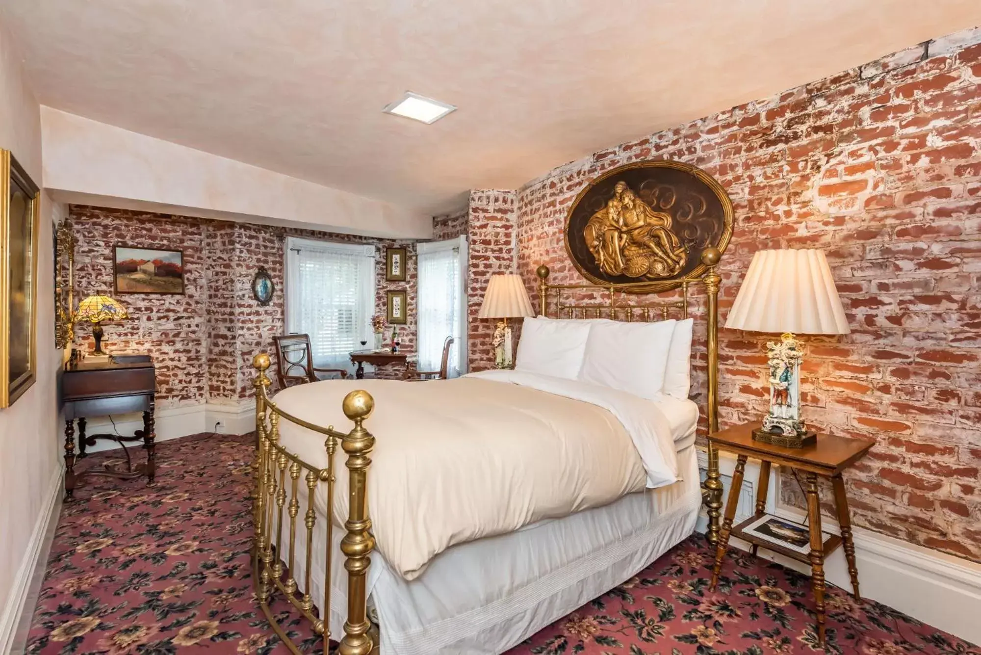 Photo of the whole room, Bed in Chateau Tivoli Bed and Breakfast