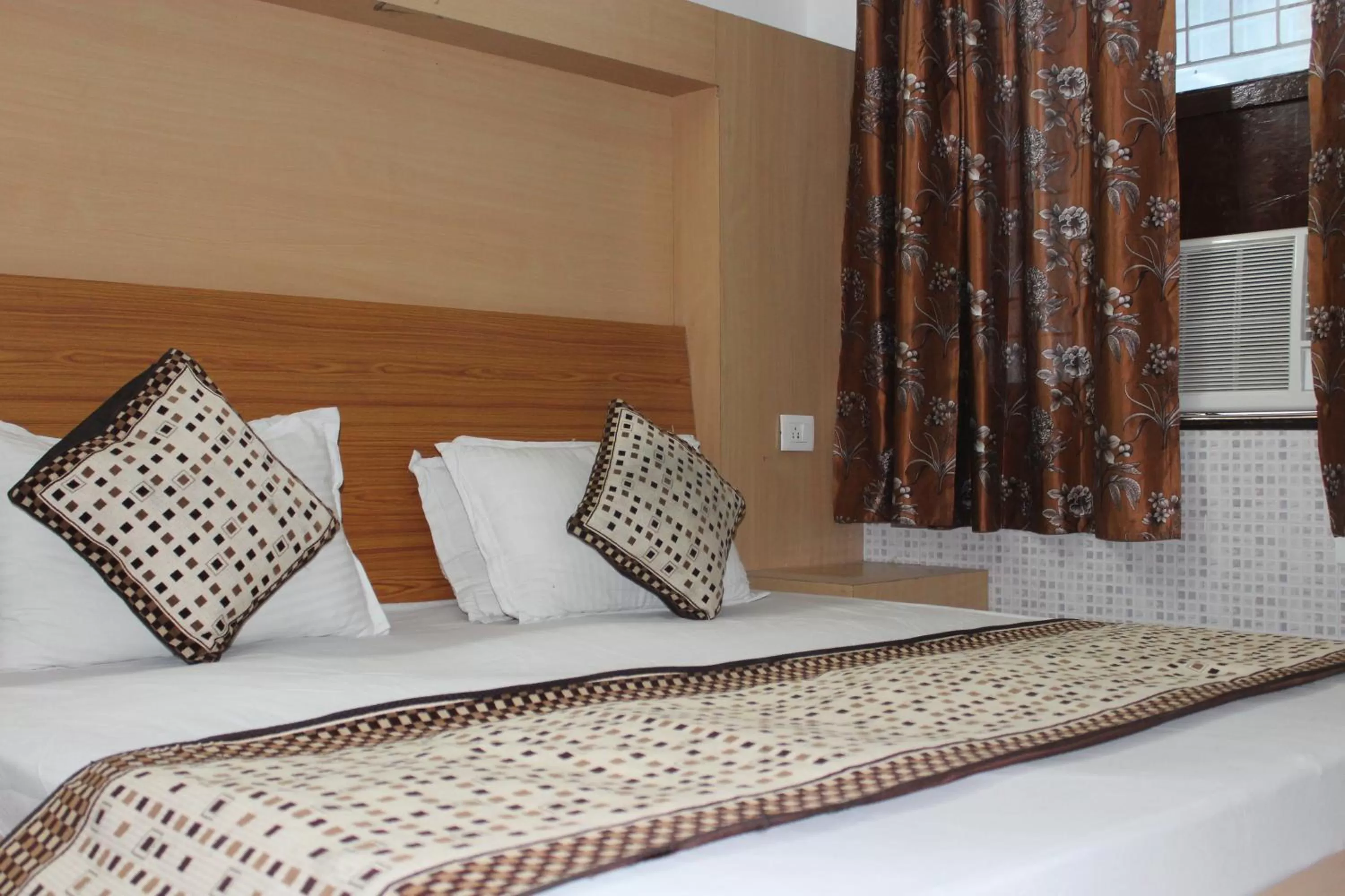 Bed in Trimrooms @ Katra Railway Station