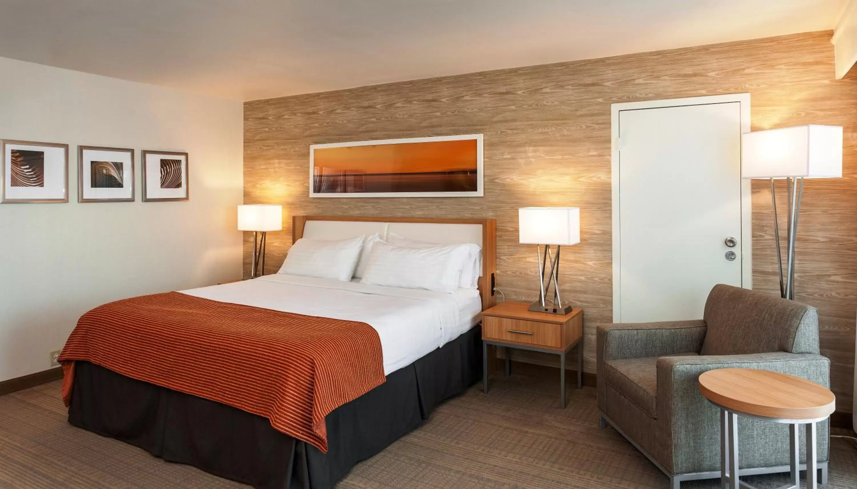 Photo of the whole room, Bed in Holiday Inn San Antonio-Downtown/Market Square, an IHG Hotel