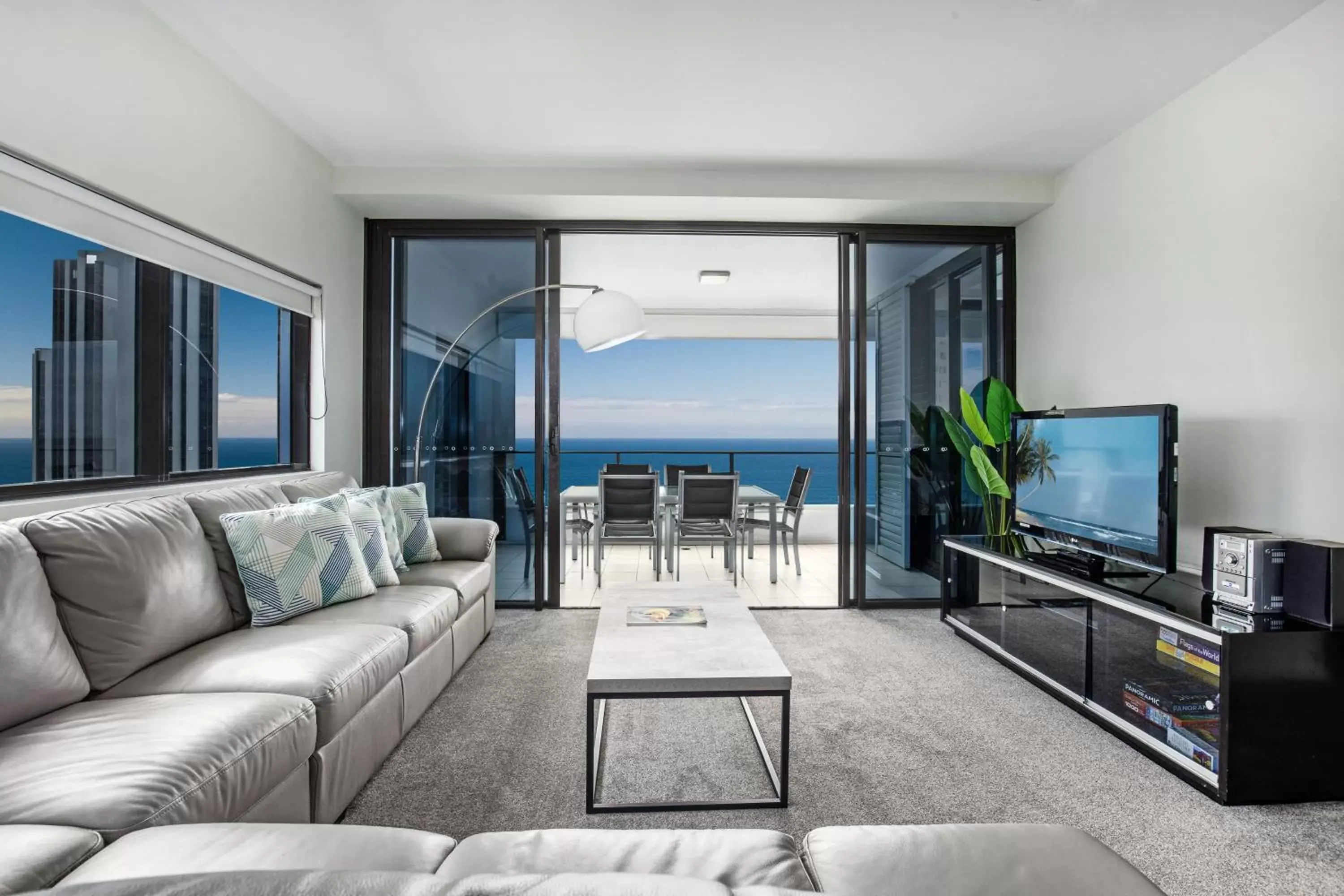 Three-Bedroom Apartment with Ocean View in Ultra Broadbeach Three-Bedroom Apartment with Ocean View in Ultra Broadbeach