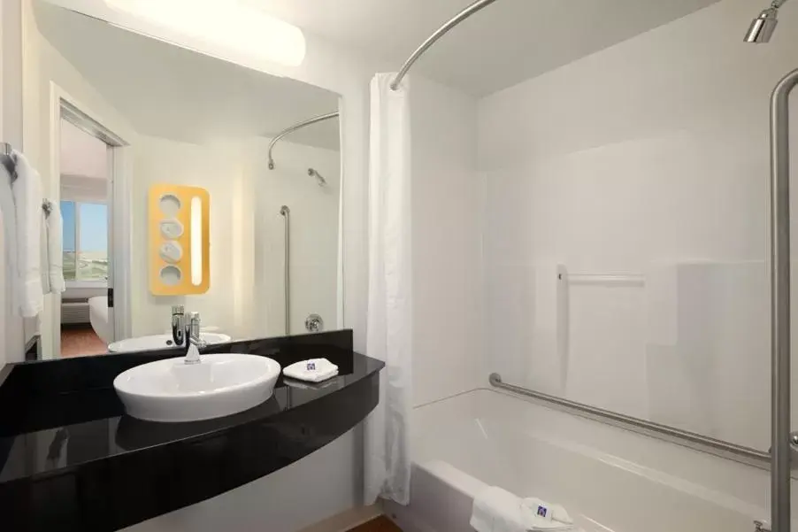 Bathroom in Motel 6-Swift Current, SK