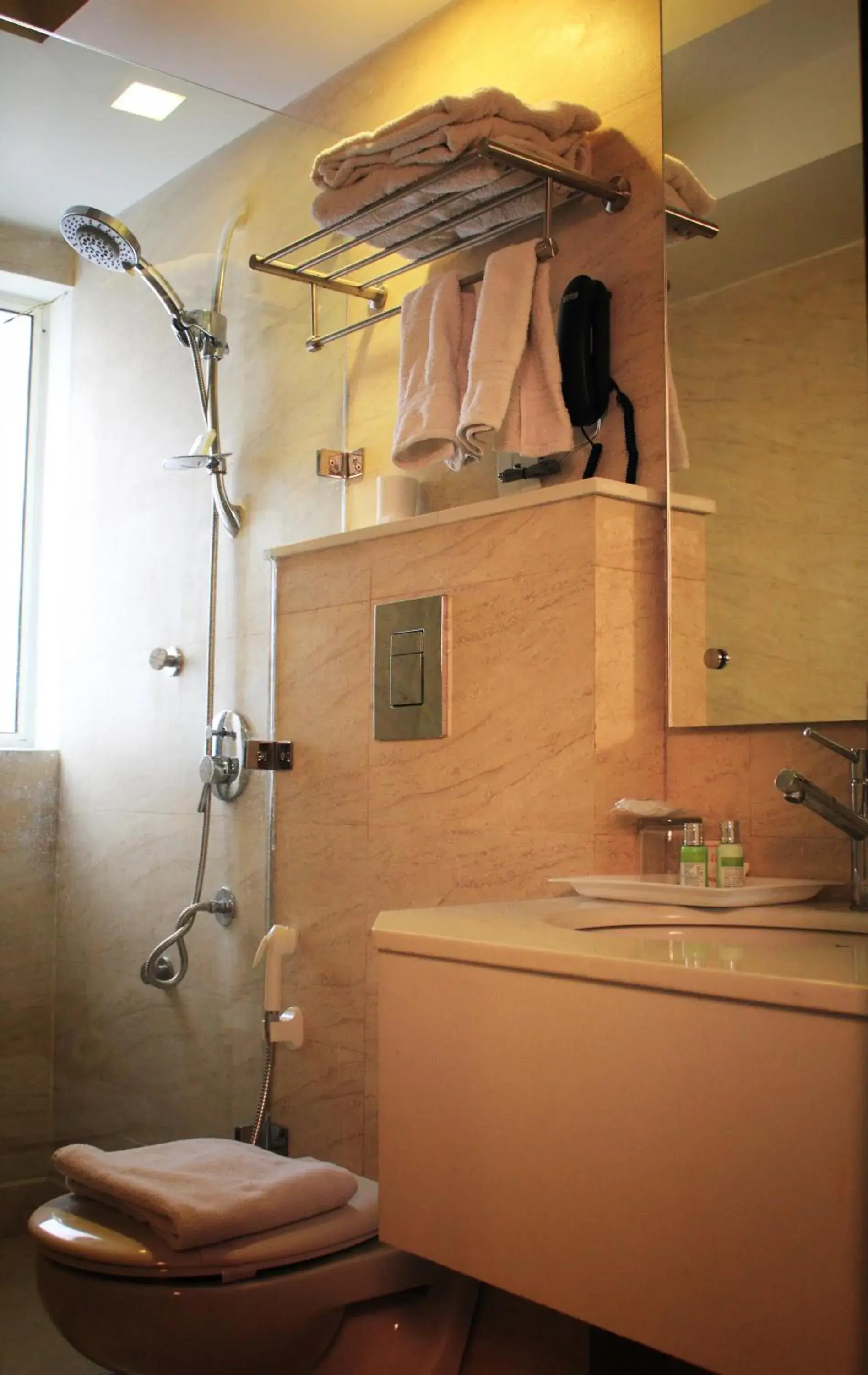 Shower, Bathroom in Hotel Ivory 32
