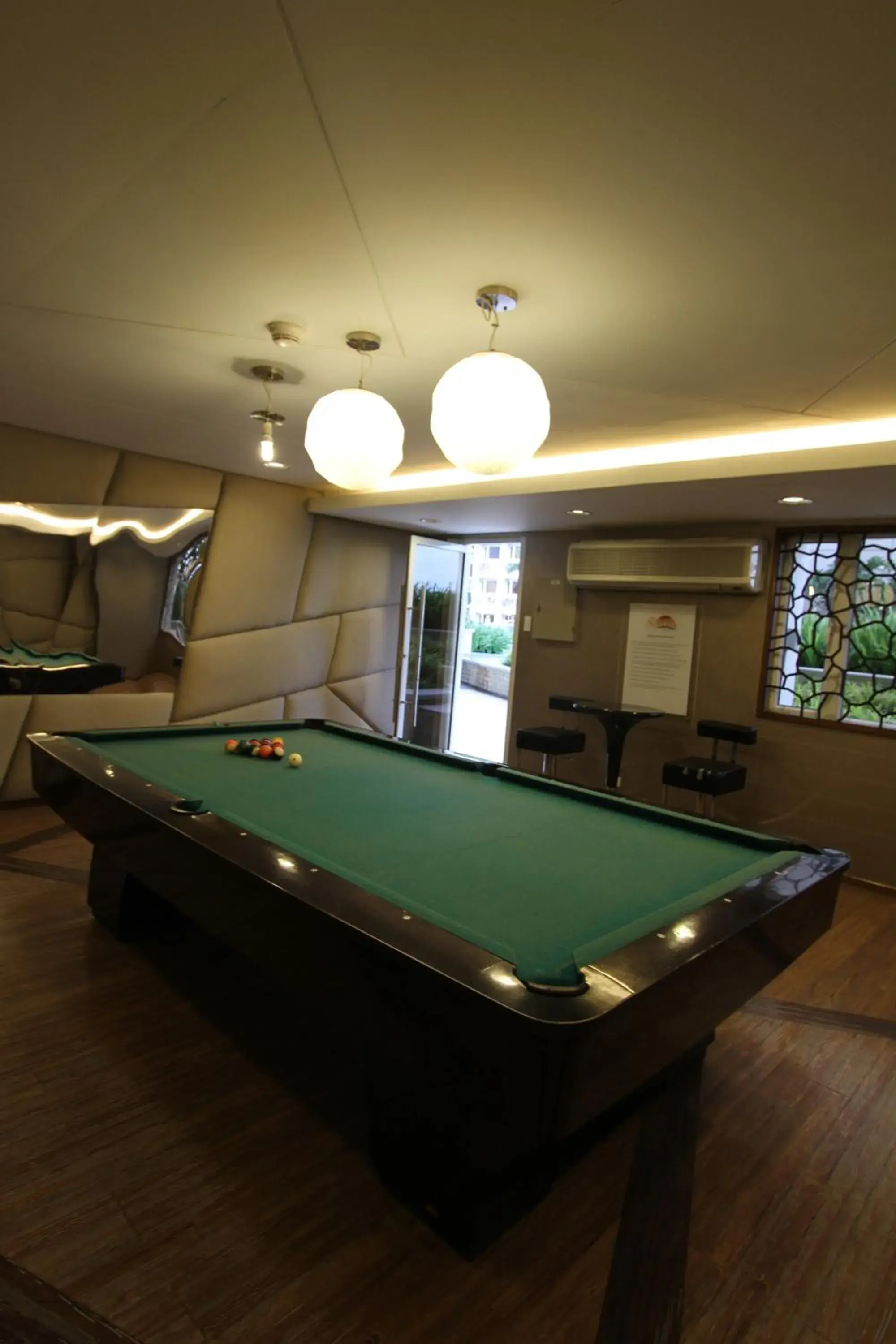 Activities, Billiards in Extremeli Suites