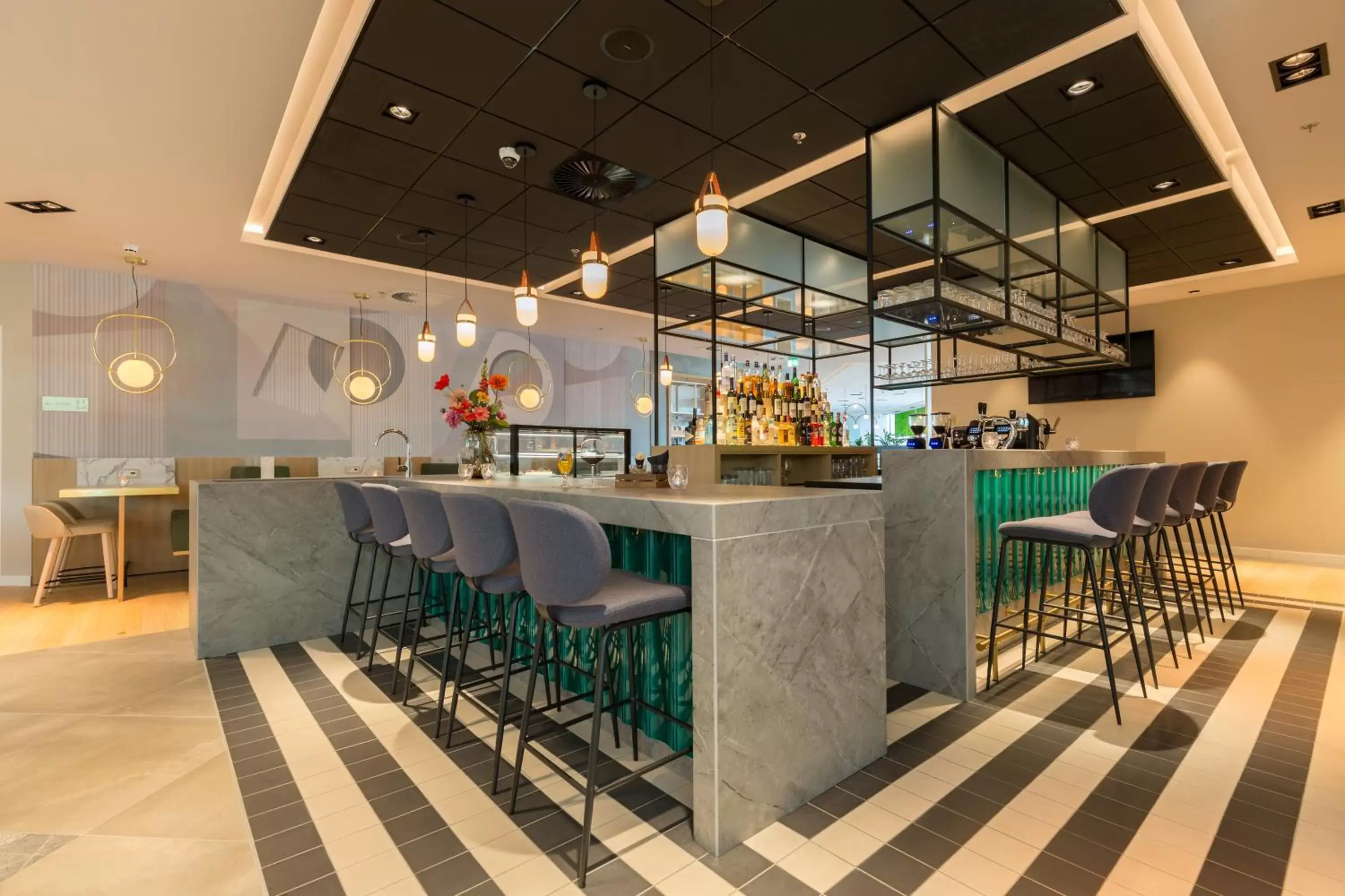 Lounge or bar in Crowne Plaza Utrecht - Central Station by IHG Lounge or bar in Crowne Plaza Utrecht - Central Station by IHG