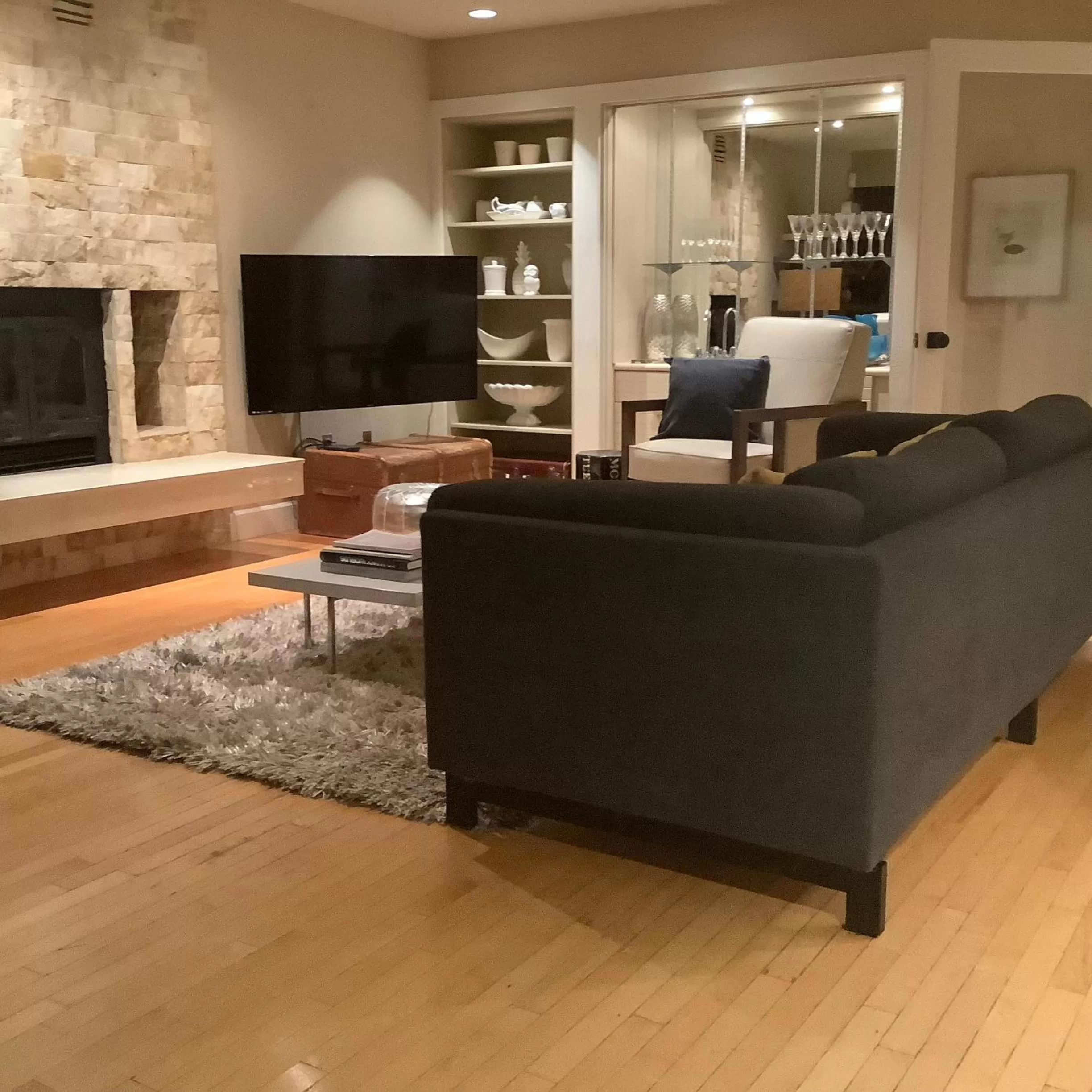 Communal lounge/ TV room in Suite Smart Vancouver