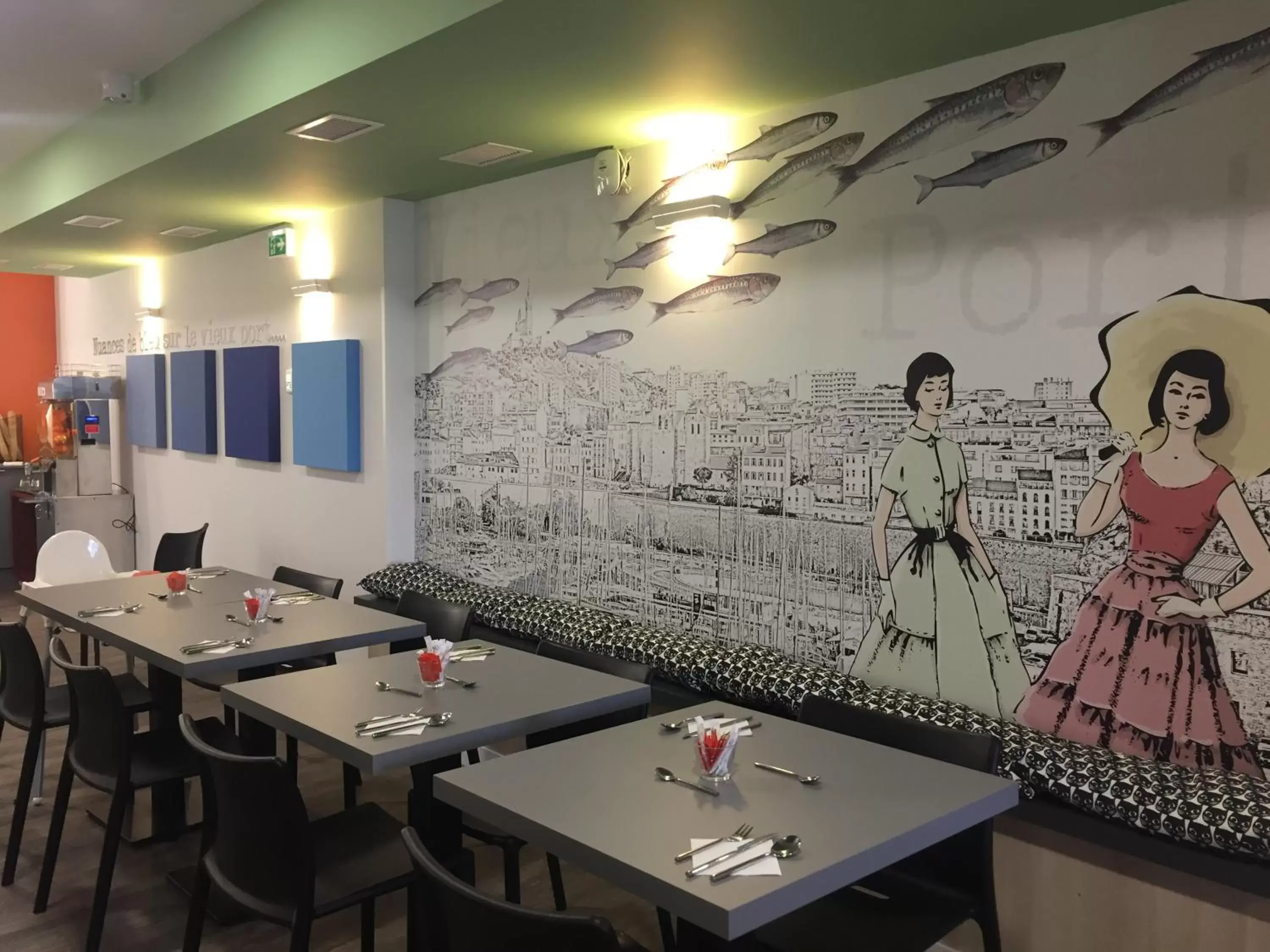 Restaurant/Places to Eat in ibis Styles Marseille Vieux Port