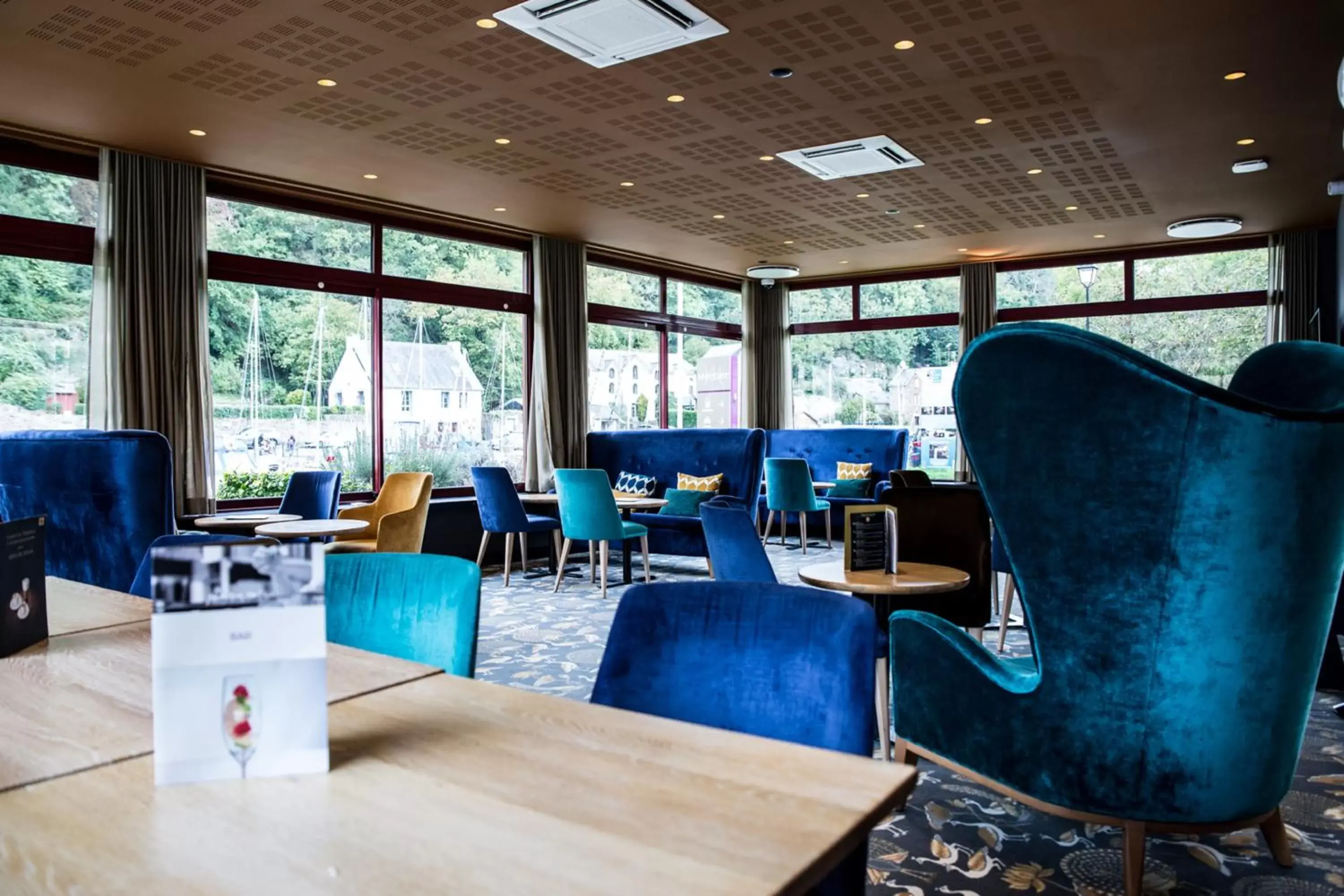 Lounge or bar, Restaurant/Places to Eat in Mercure Dinan Port Le Jerzual