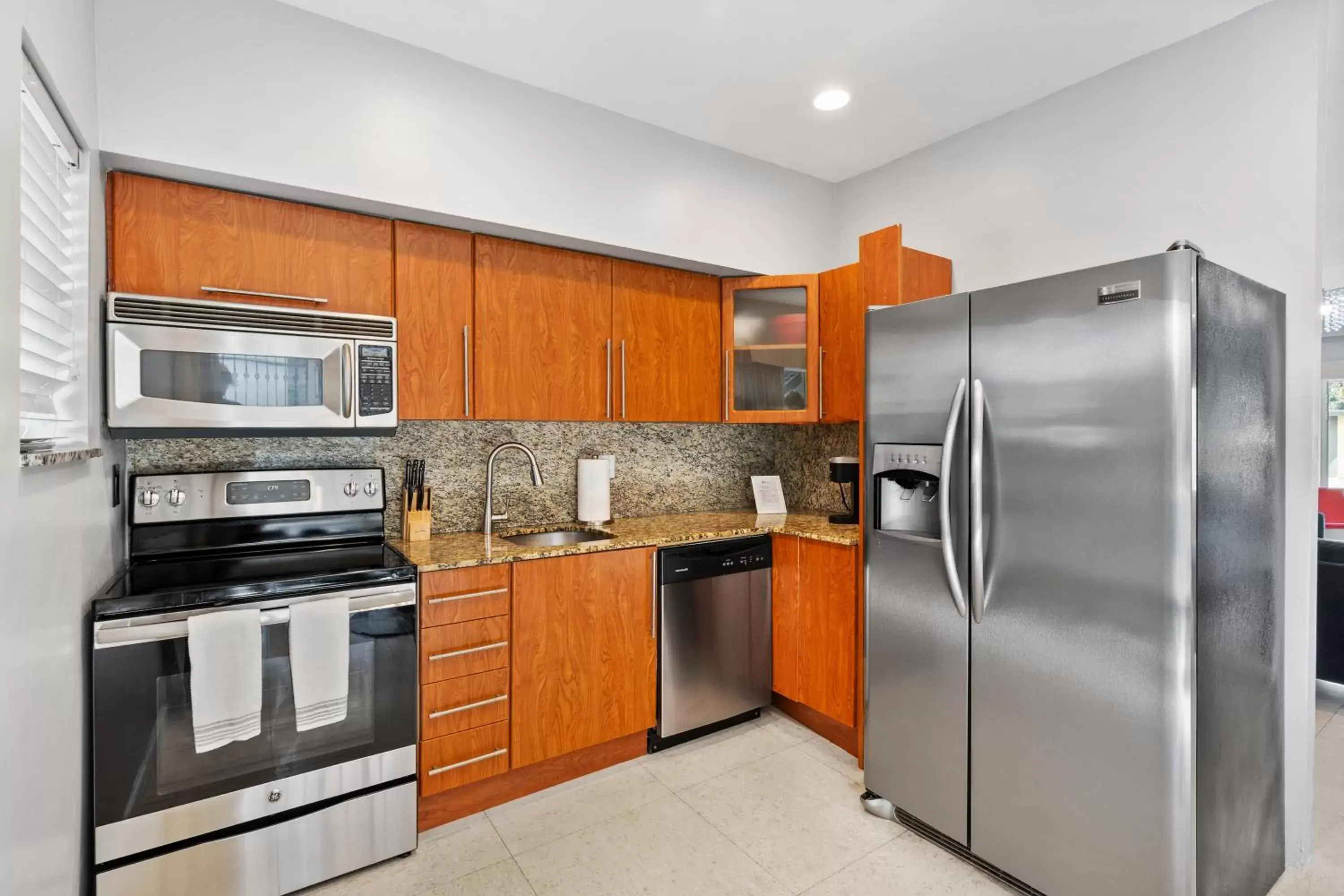 Kitchen or kitchenette, Kitchen/Kitchenette in Isle of Venice Residence and Marina