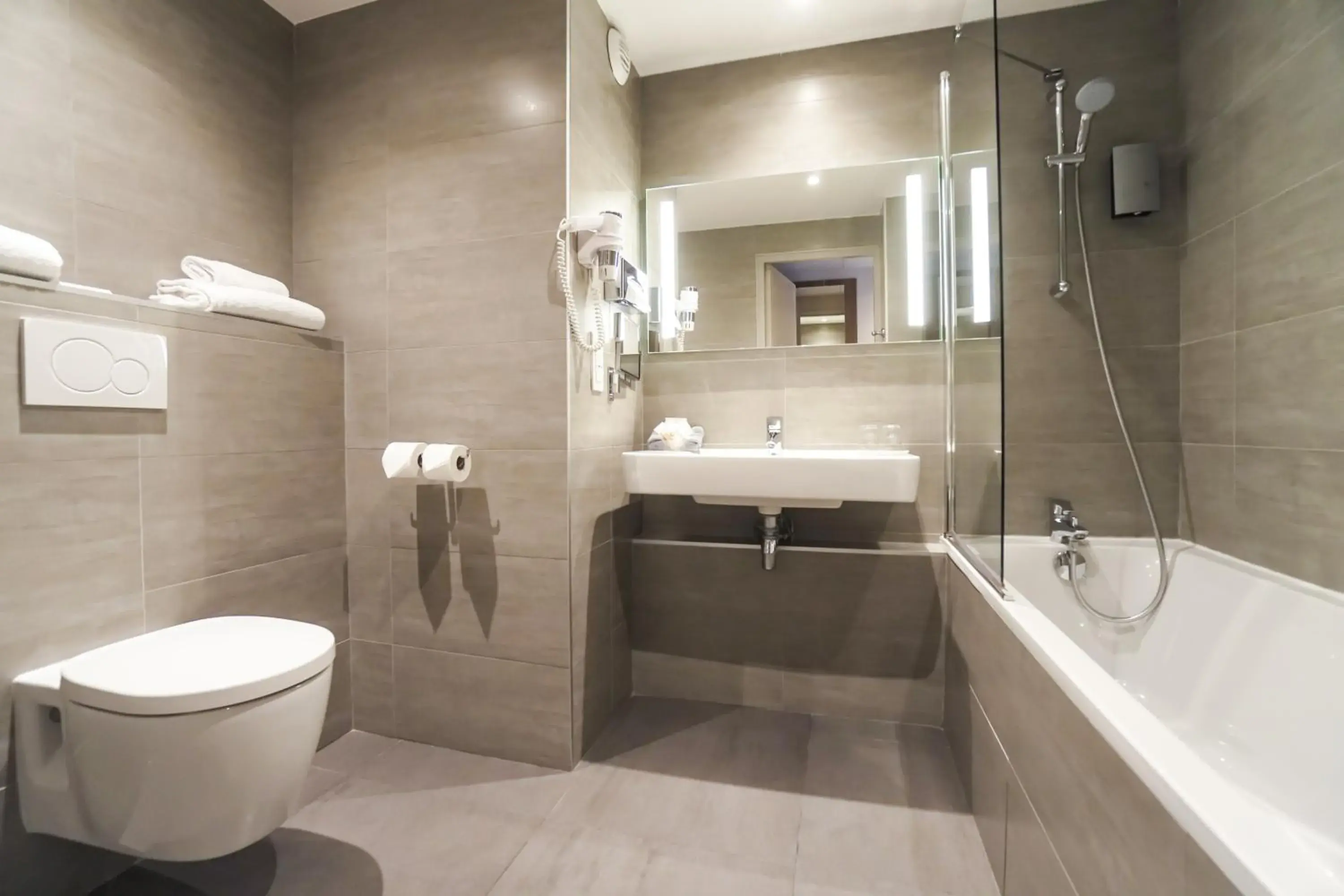 Bathroom in Best Western Plus Hotel Du Parc Chantilly