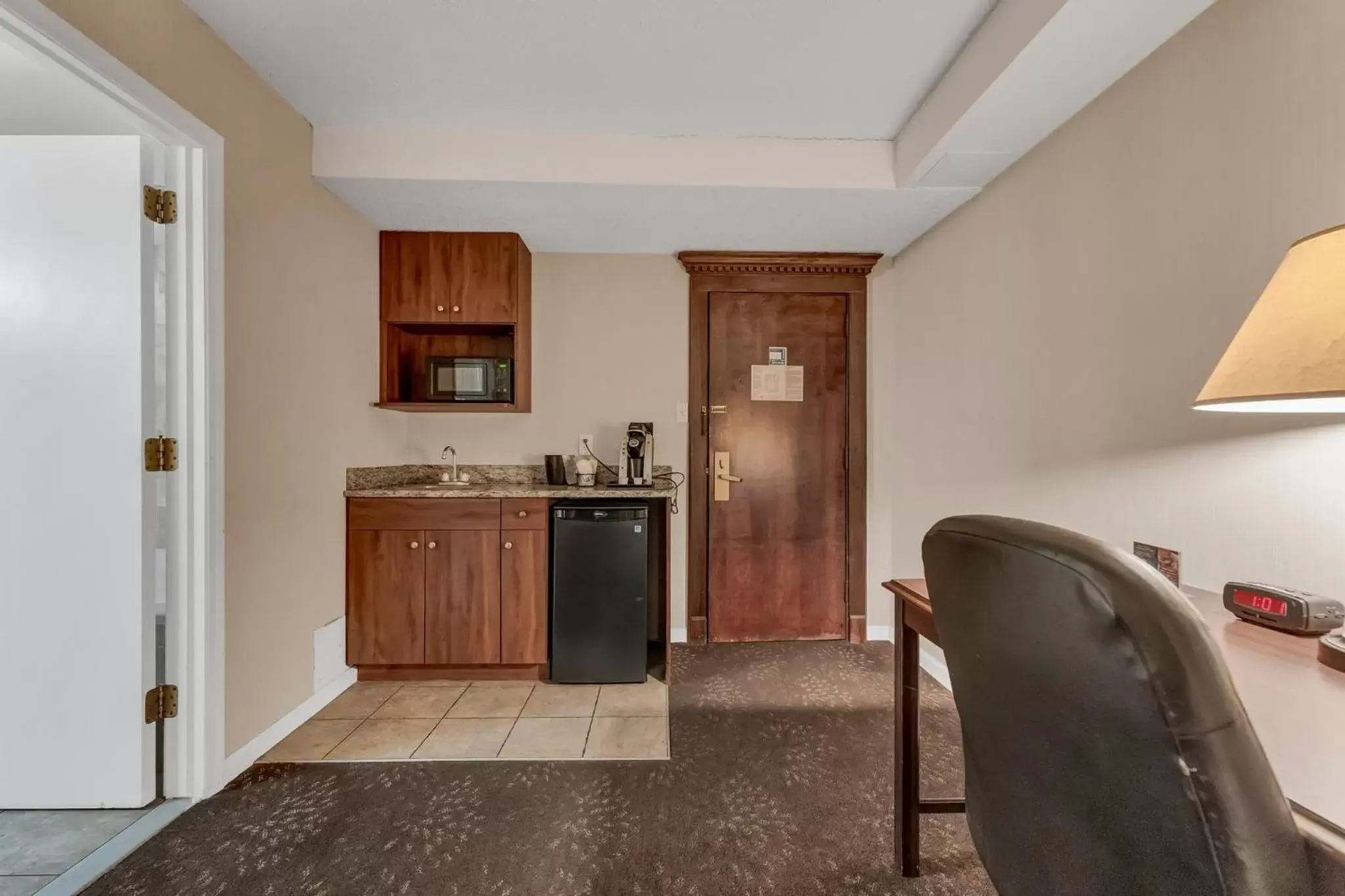 Kitchen/Kitchenette in Buffalo Airport Hotel