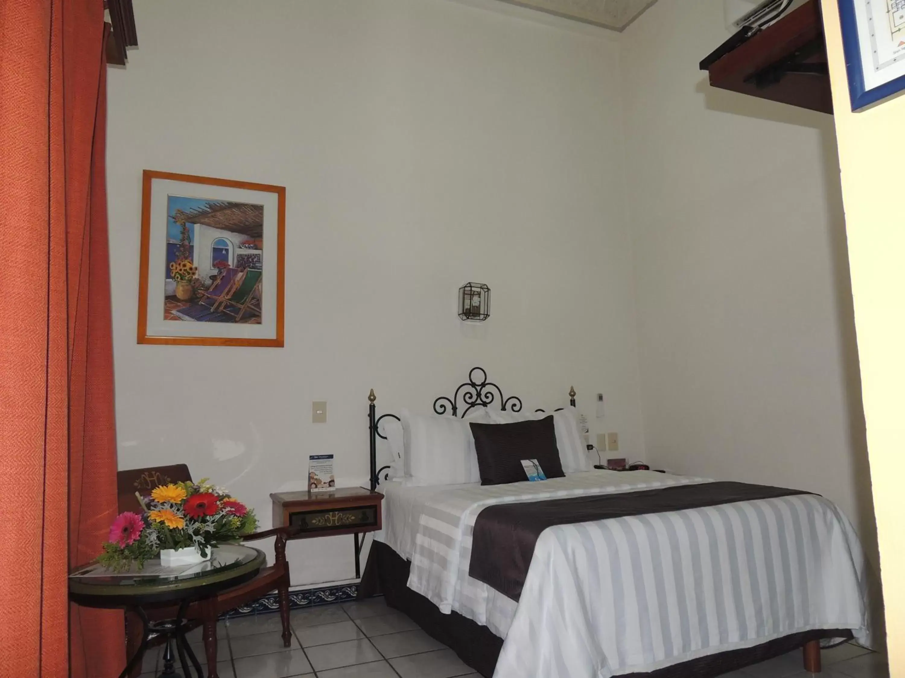 Photo of the whole room, Bed in Hotel Concierge Plaza Colima