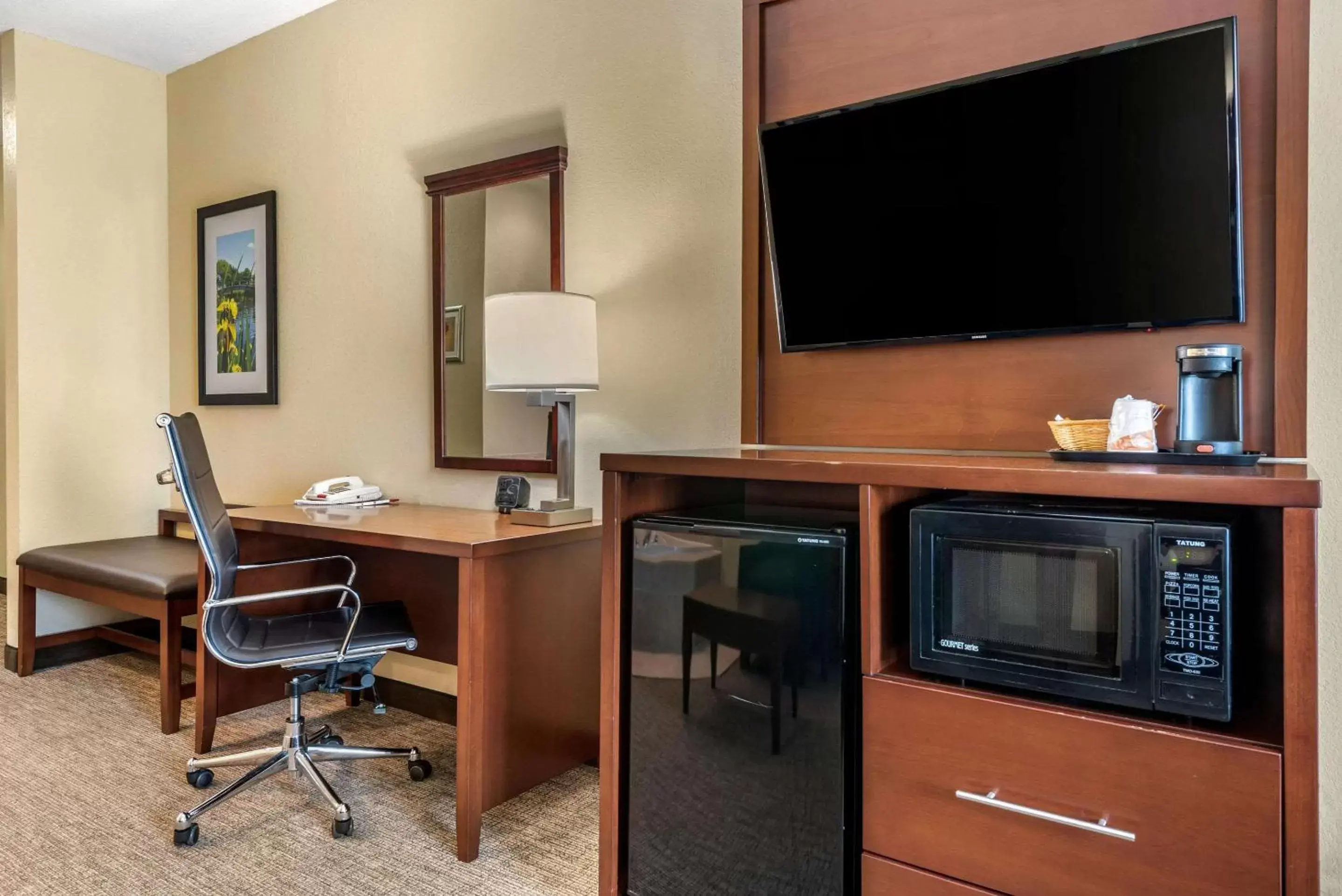 Photo of the whole room, TV/Entertainment Center in Comfort Suites Dayton-Wright Patterson