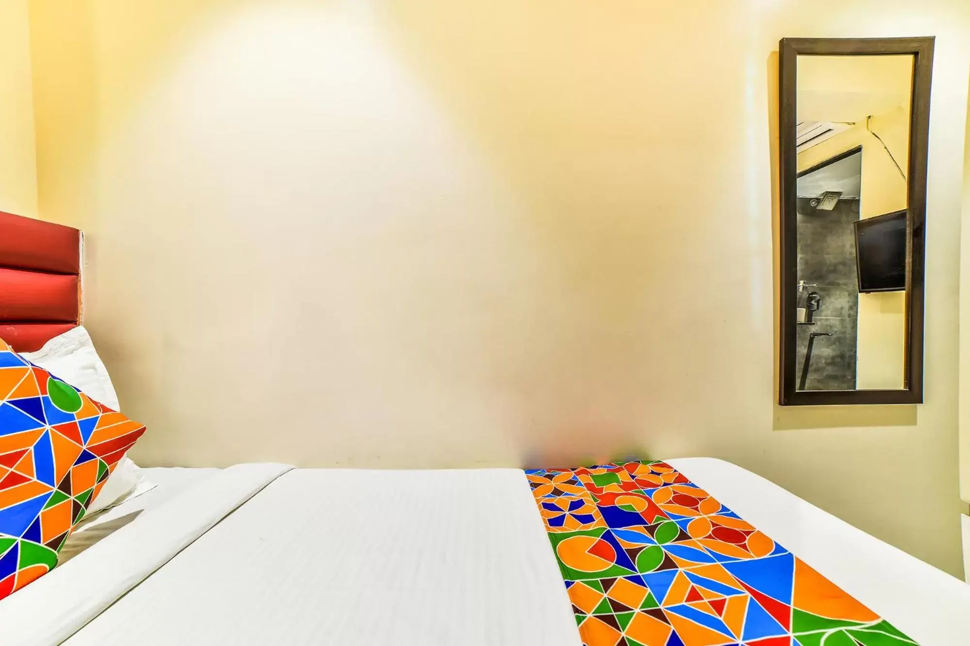 Bedroom, Bed in Via Deluxe Comfort - Nr Kokilaben Hospital Bedroom, Bed in Via Deluxe Comfort - Nr Kokilaben Hospital