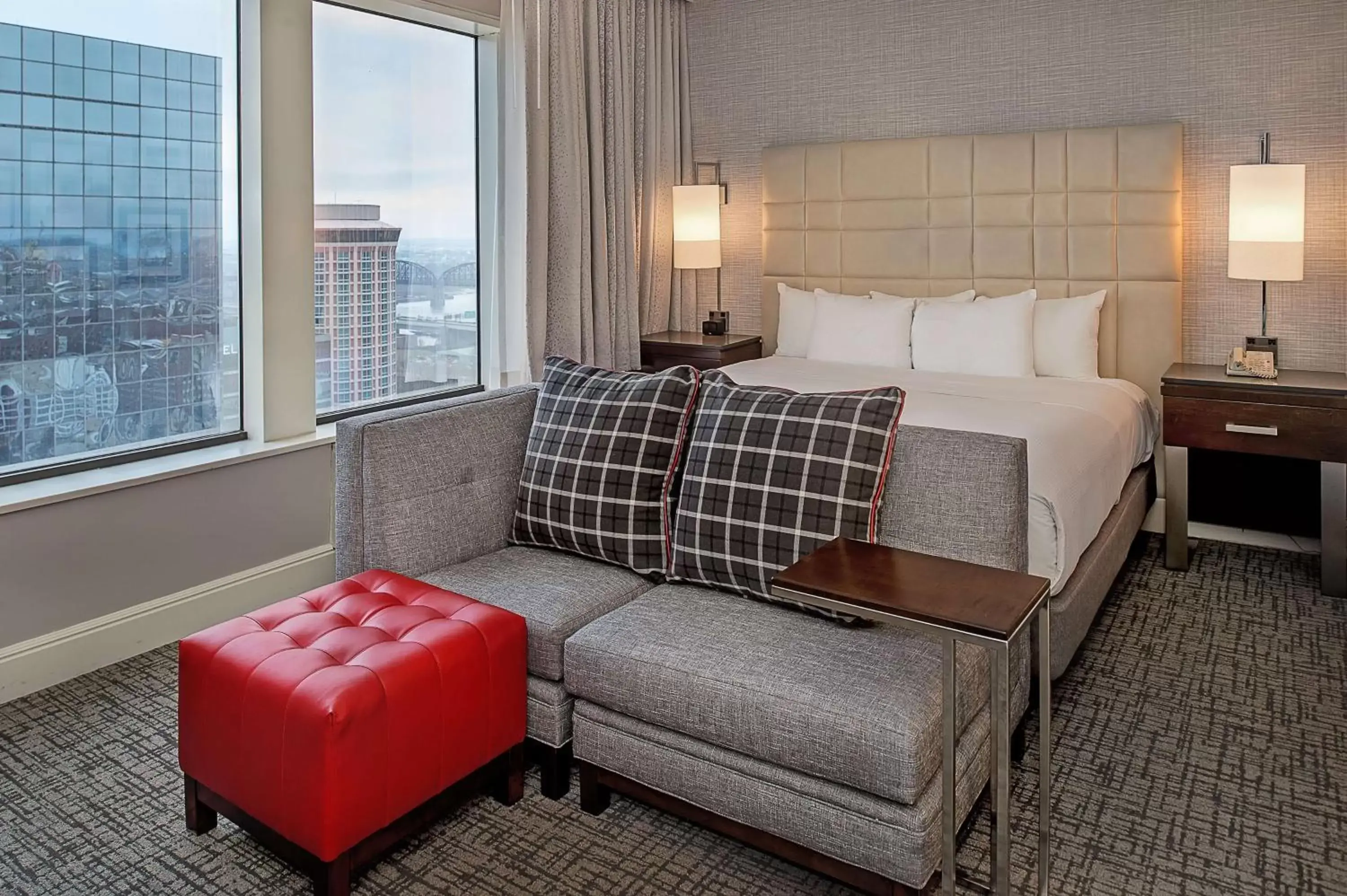 Bed, Seating Area in Hilton St. Louis at the Ballpark