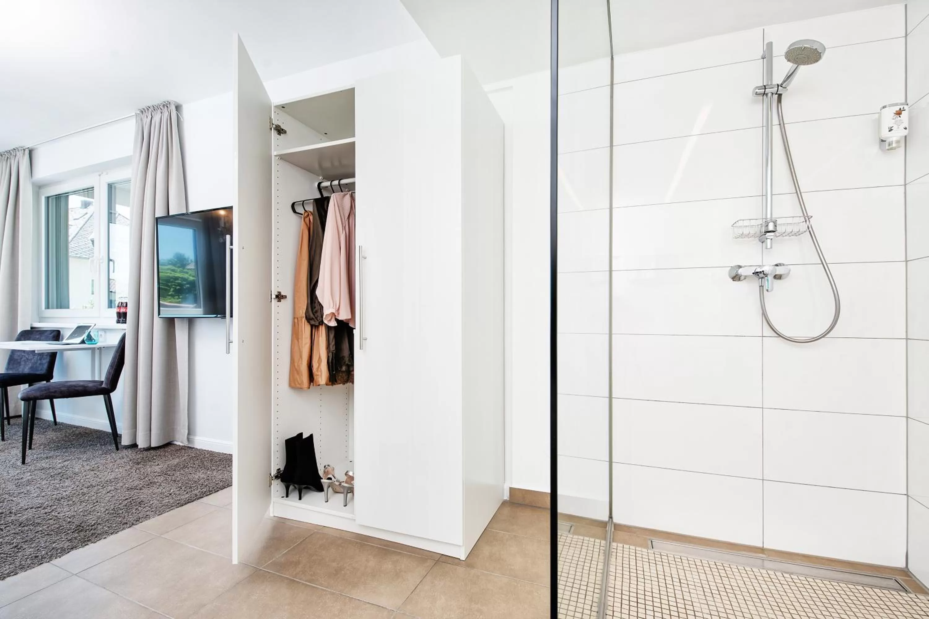 Photo of the whole room in Hotel Velden - 24 Checkin Zimmer im Zentrum