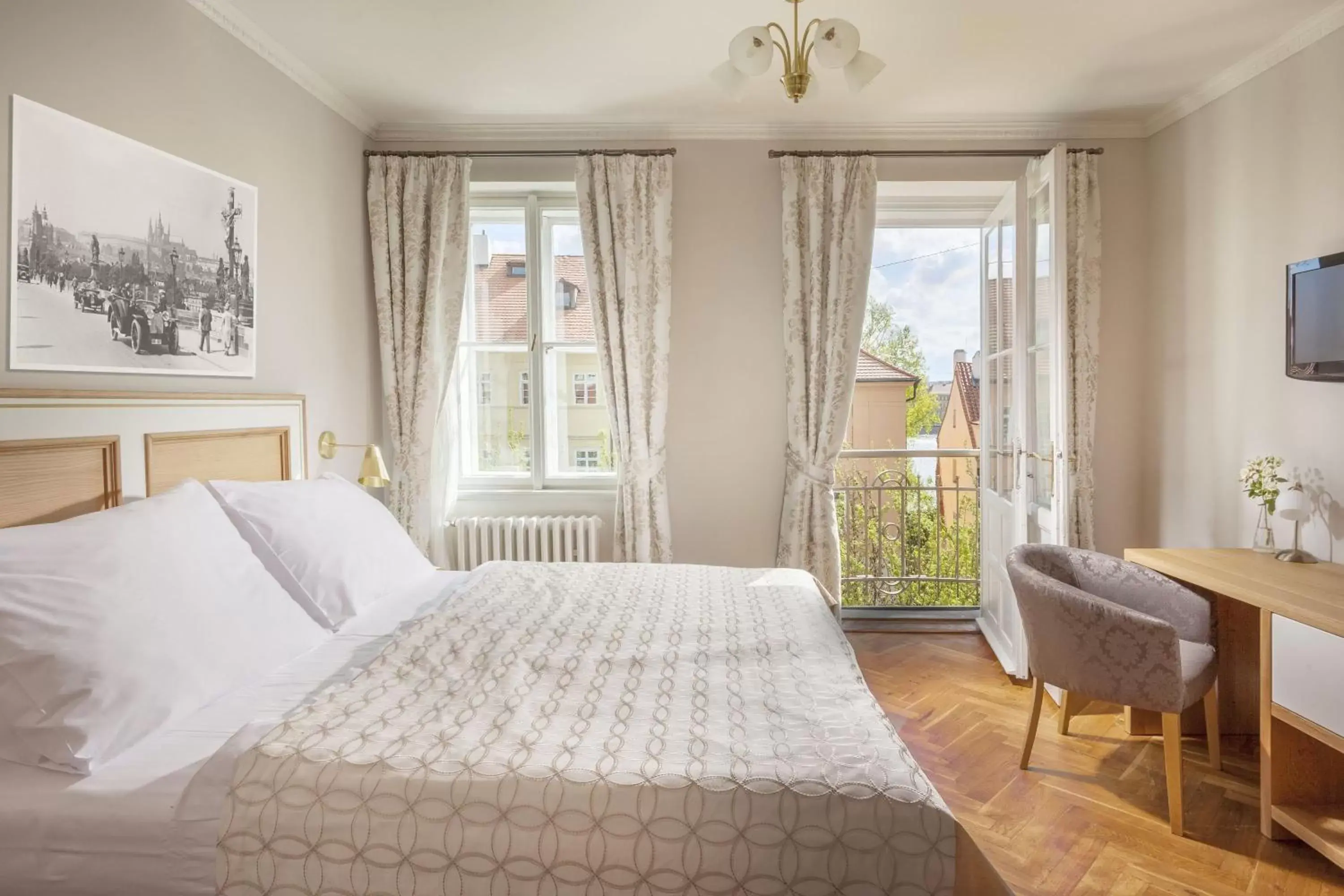 Superior Double Room in Hotel At the Golden Scissors Superior Double Room in Hotel At the Golden Scissors