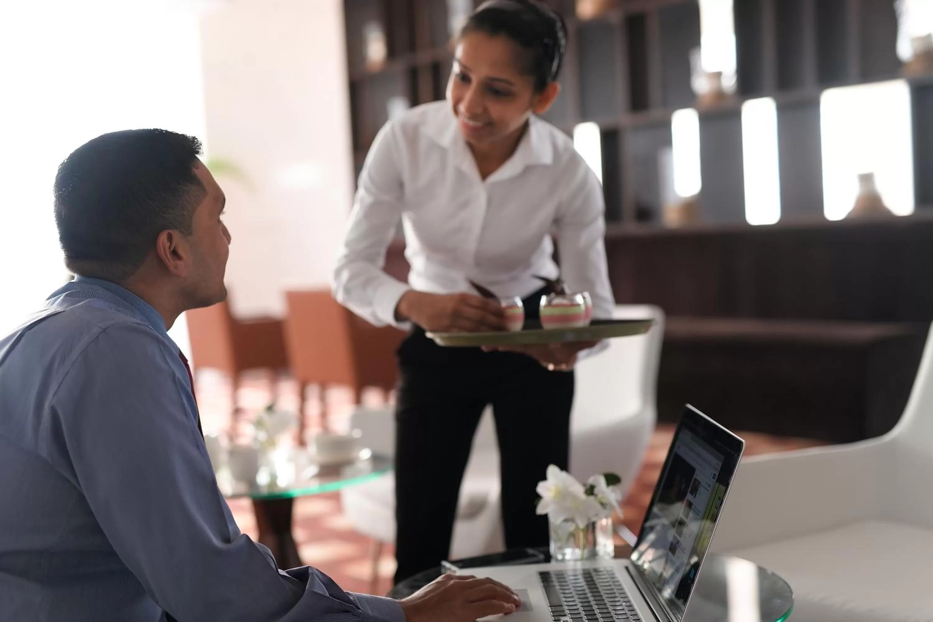 Lounge or bar in Mövenpick Hotel Colombo