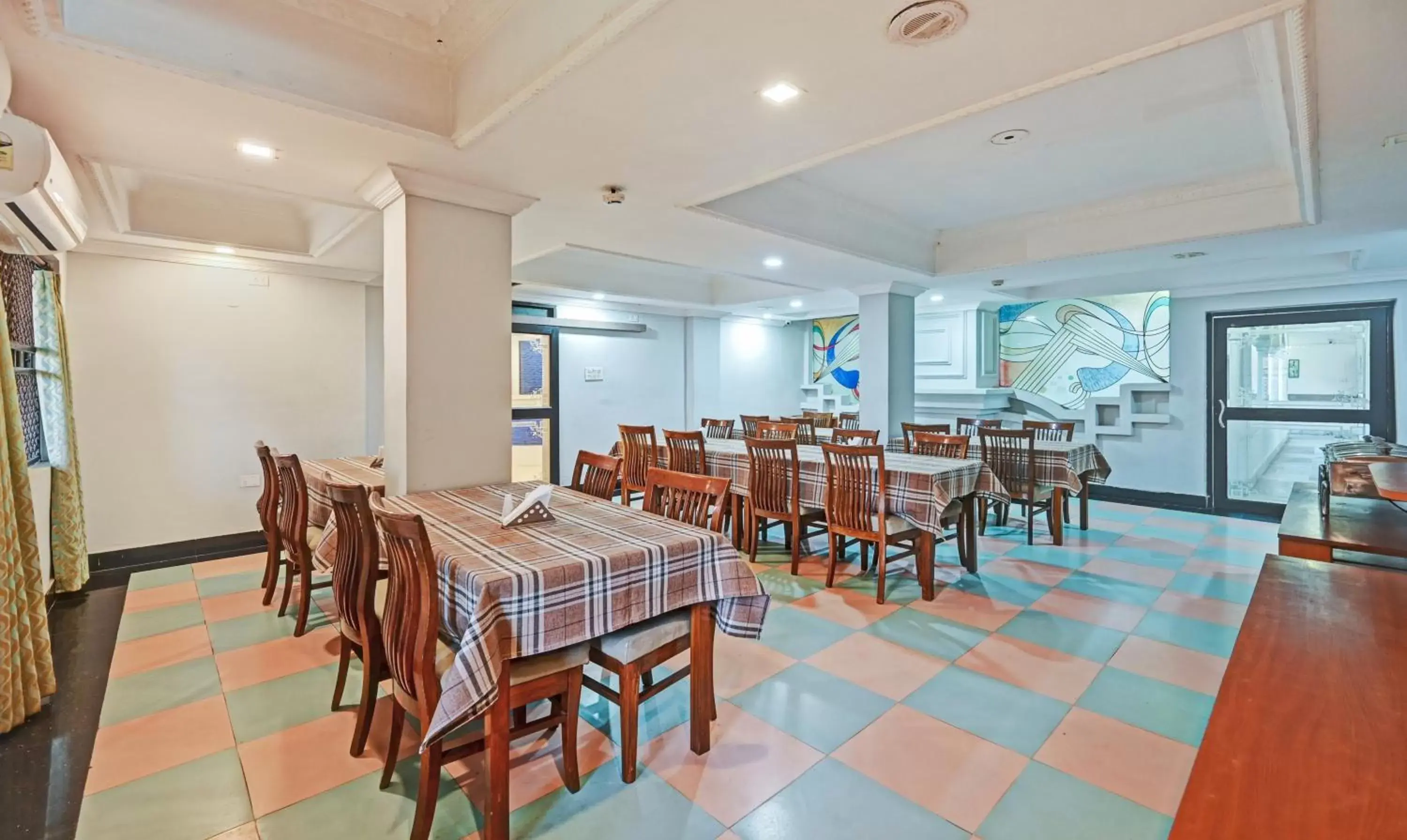 Restaurant/places to eat in Treebo Sidhartha International Baliapanda Restaurant/places to eat in Treebo Sidhartha International Baliapanda