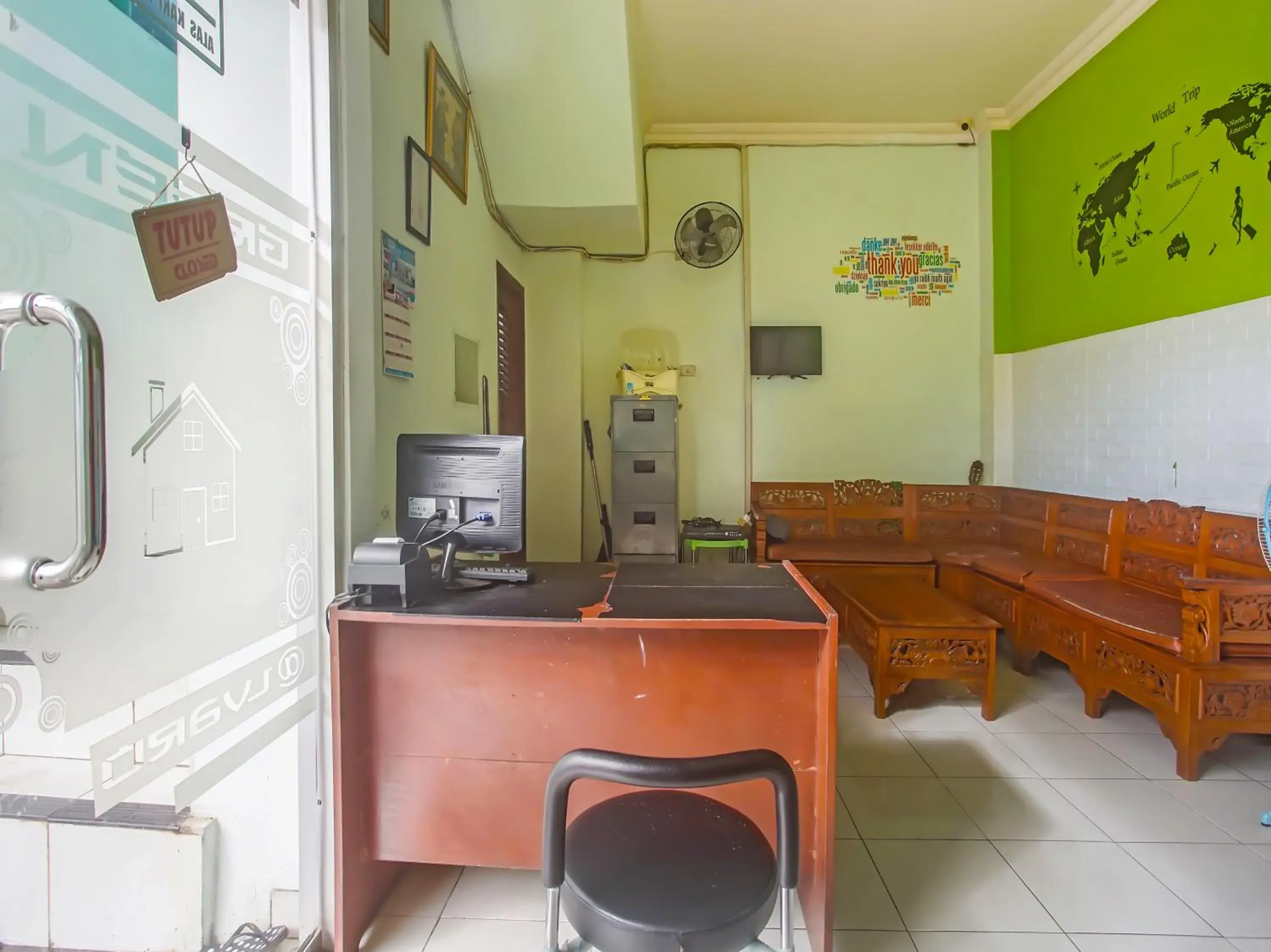 Lobby or reception, Kitchen/Kitchenette in OYO 1804 Guest House Oema'h Opa