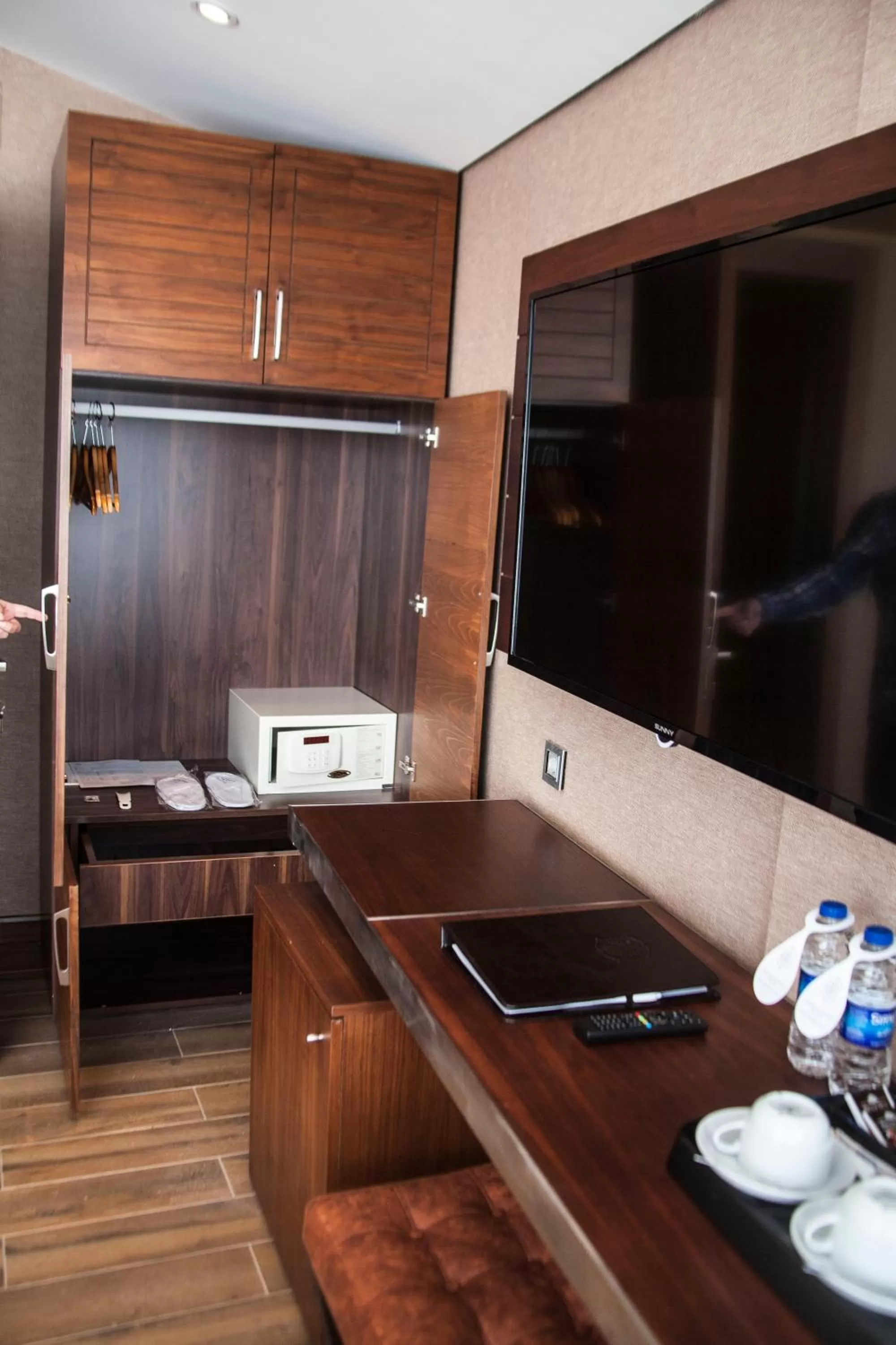 Coffee/tea facilities, Bed in Old Port Hotel