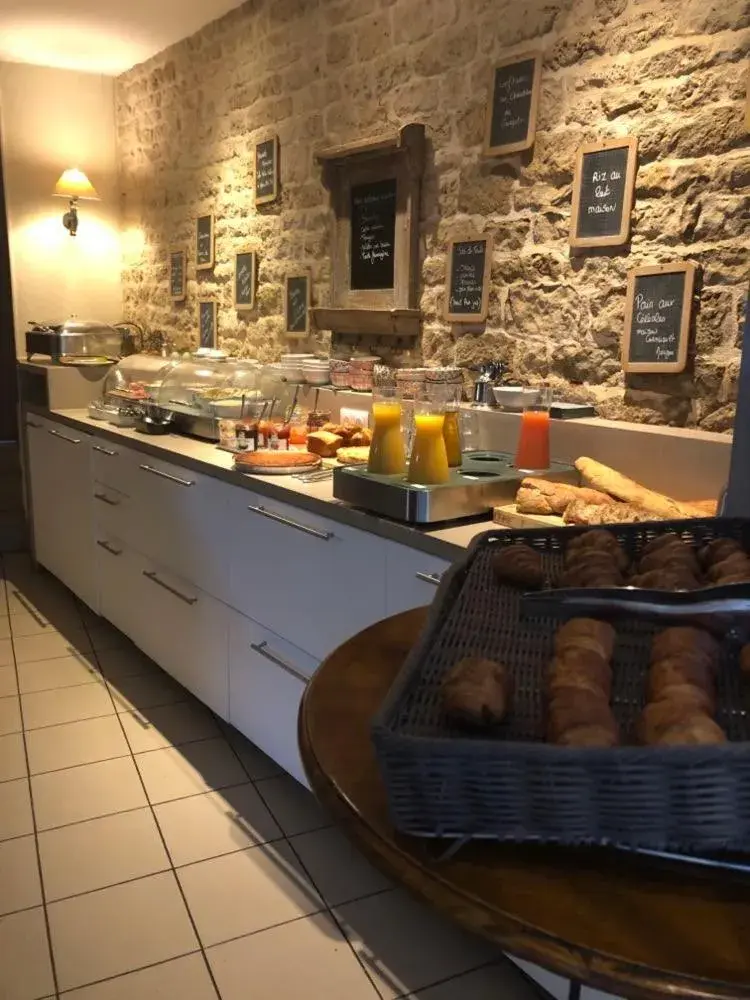 Breakfast in Logis Hostellerie de l'Abbaye