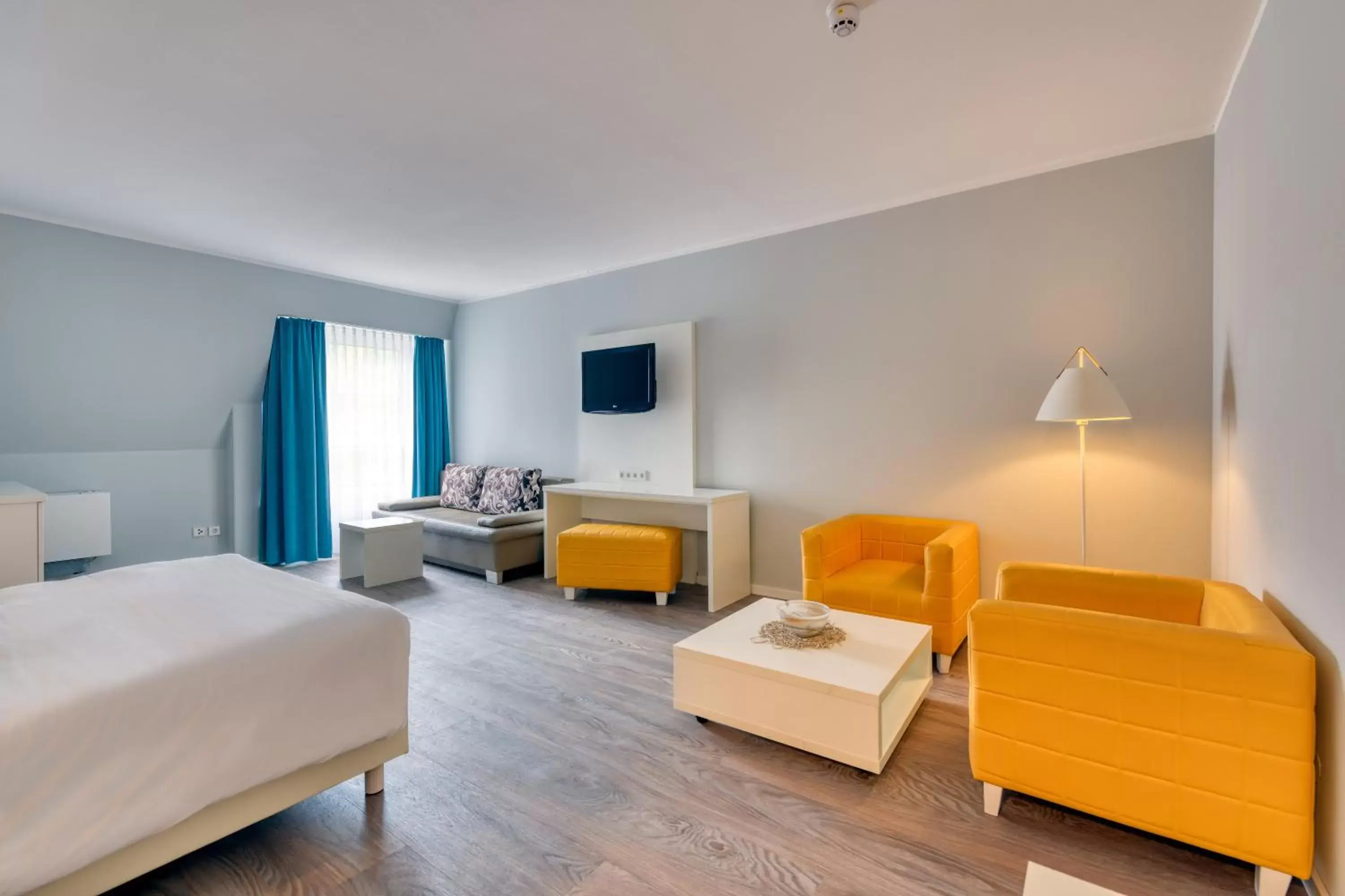 Photo of the whole room in Ibis Styles Regensburg