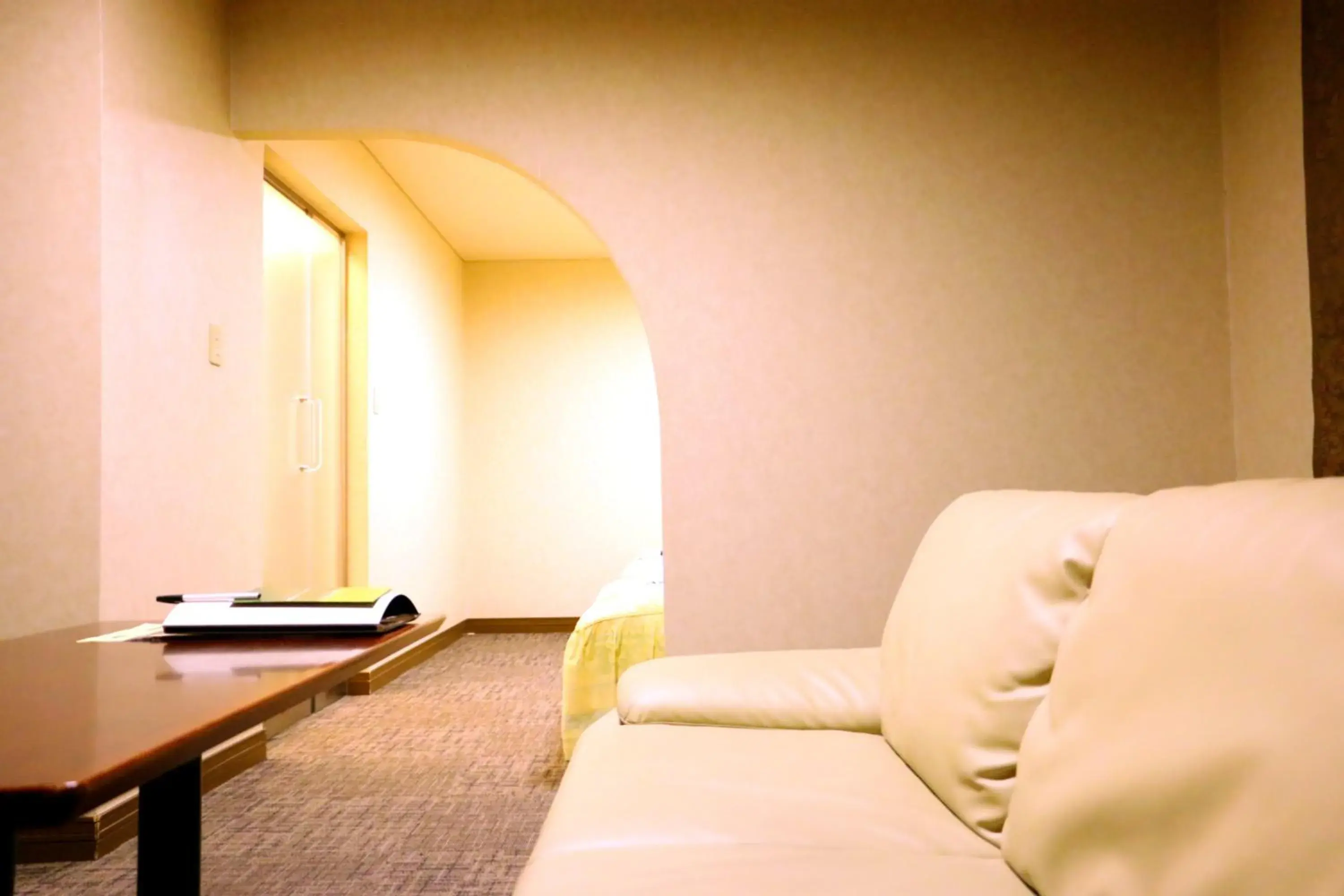 Living room, Bed in Nasushiobara Station Hotel