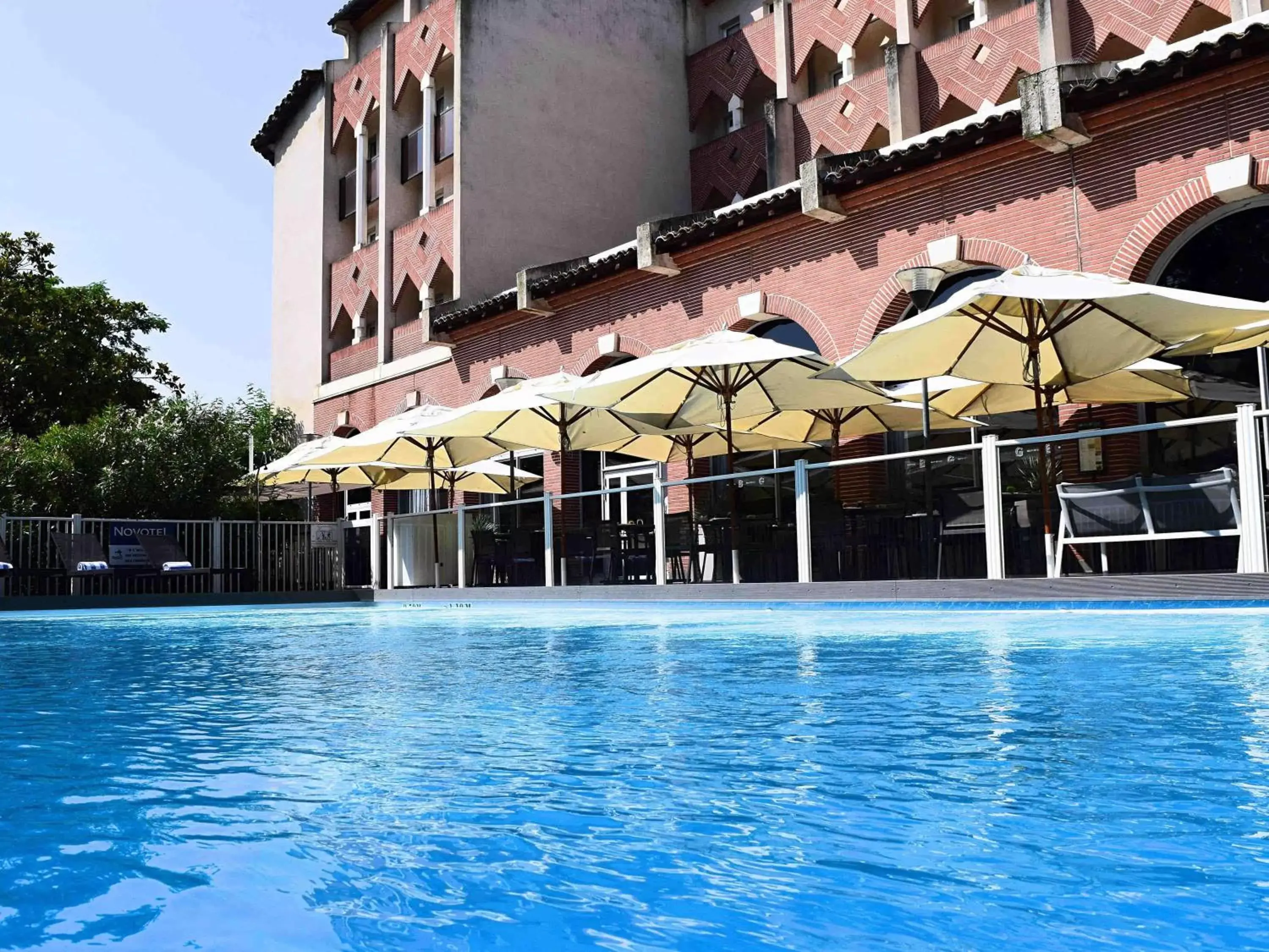 Property building, Swimming Pool in Novotel Toulouse Centre Compans Caffarelli