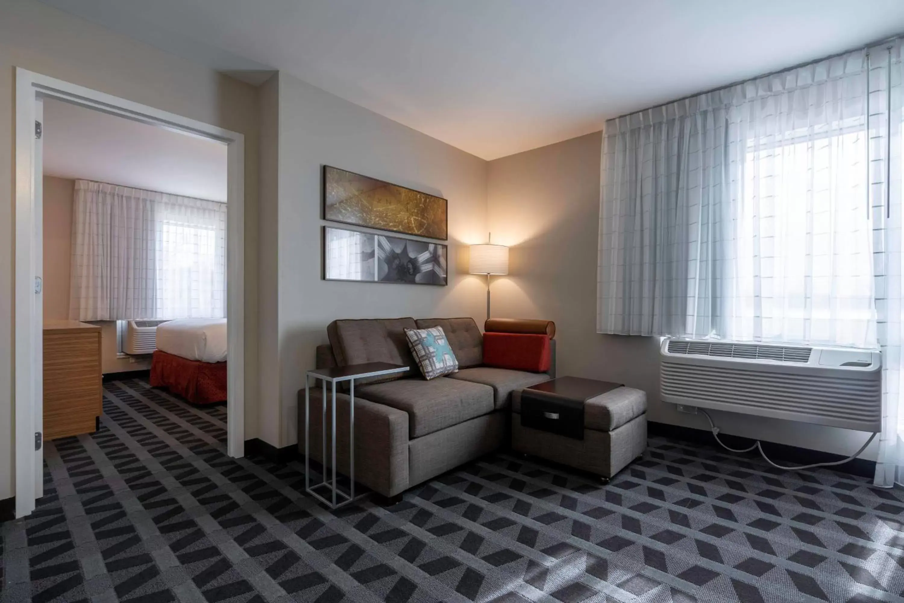 Bedroom, Seating Area in TownePlace Suites by Marriott Clinton