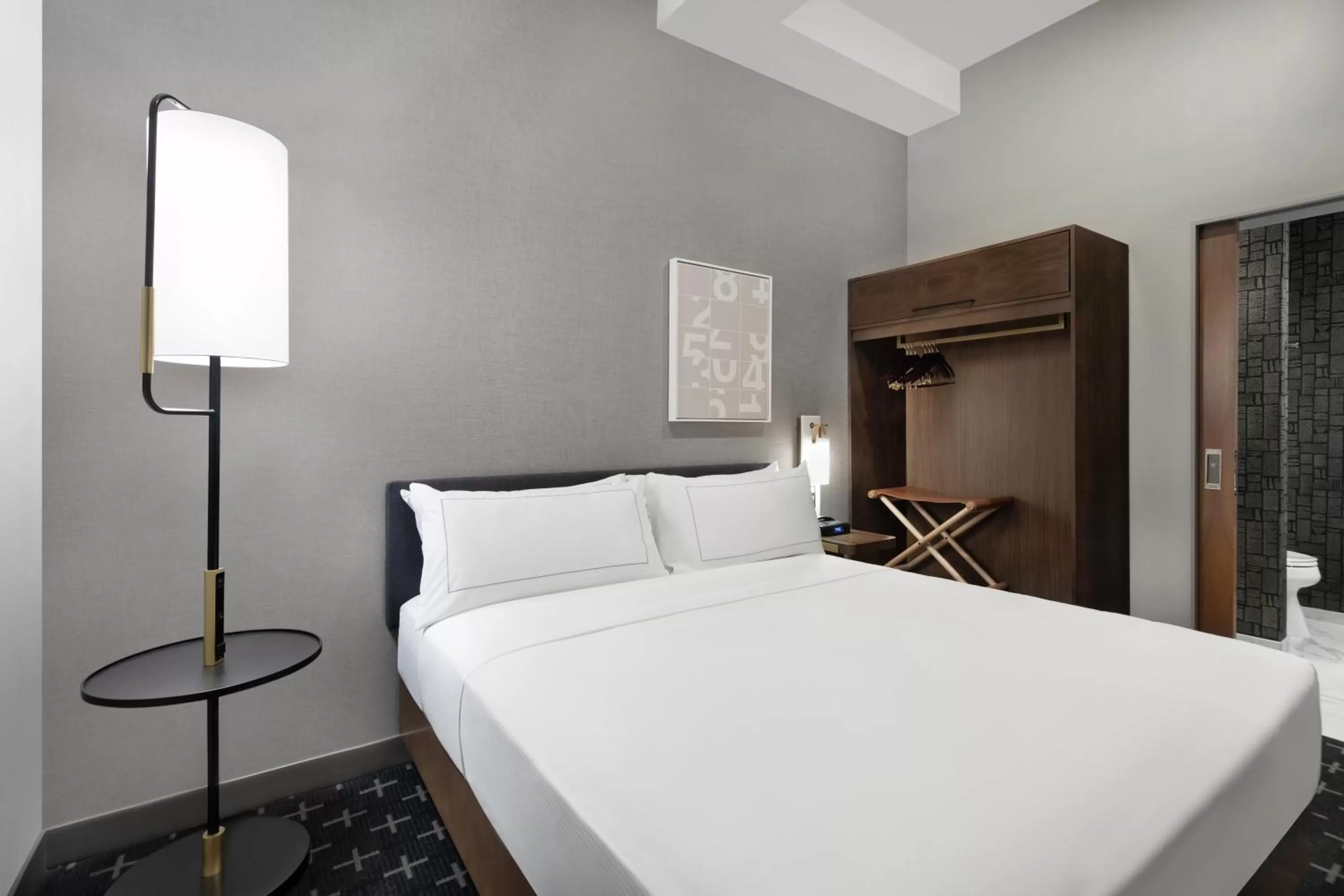 Bedroom, Bed in The Slate Hotel Denver Downtown, Tapestry by Hilton