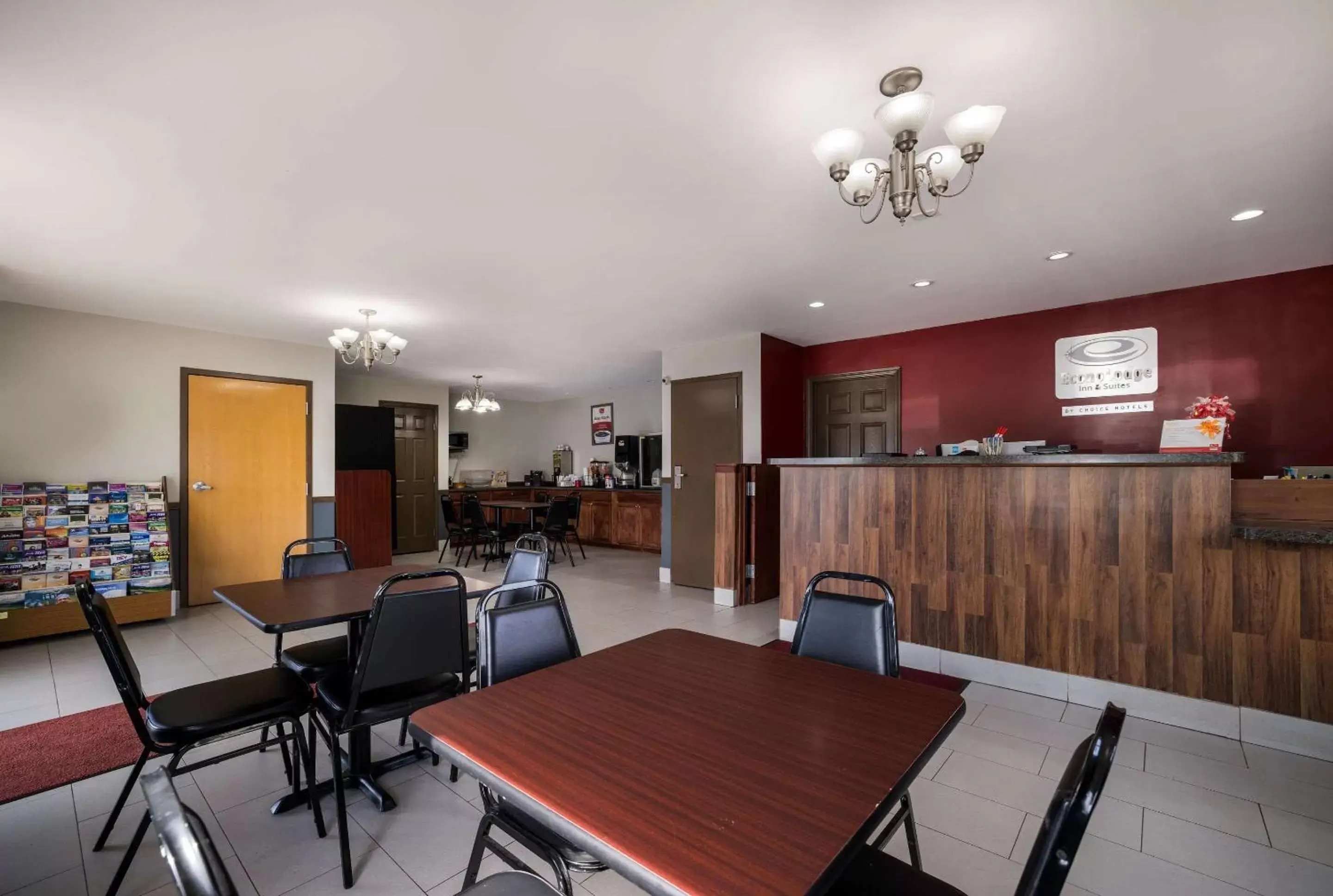 Lobby or reception, Restaurant/Places to Eat in Econo Lodge Inn & Suites Canandaigua