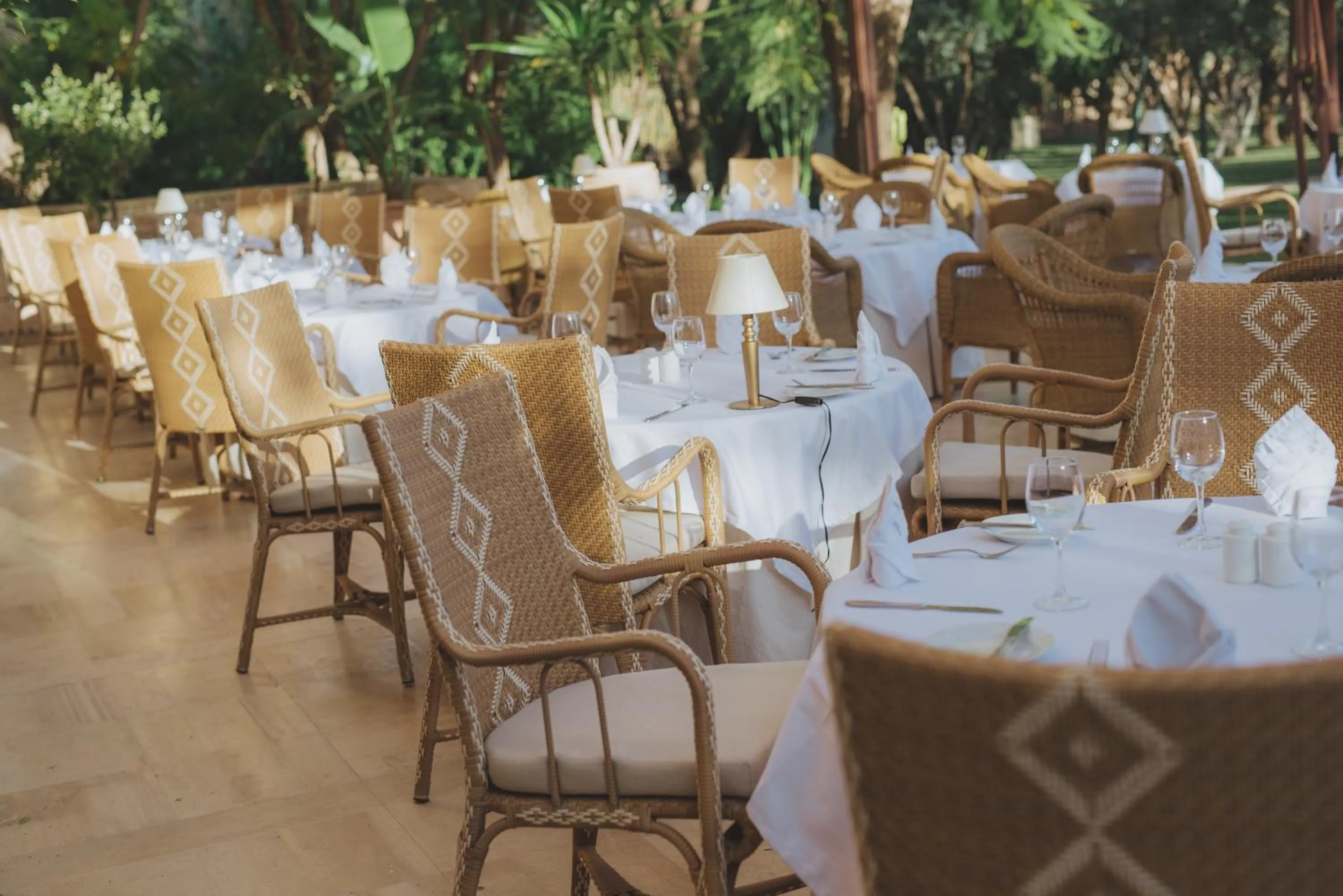 Restaurant/places to eat in Les Deux Tours