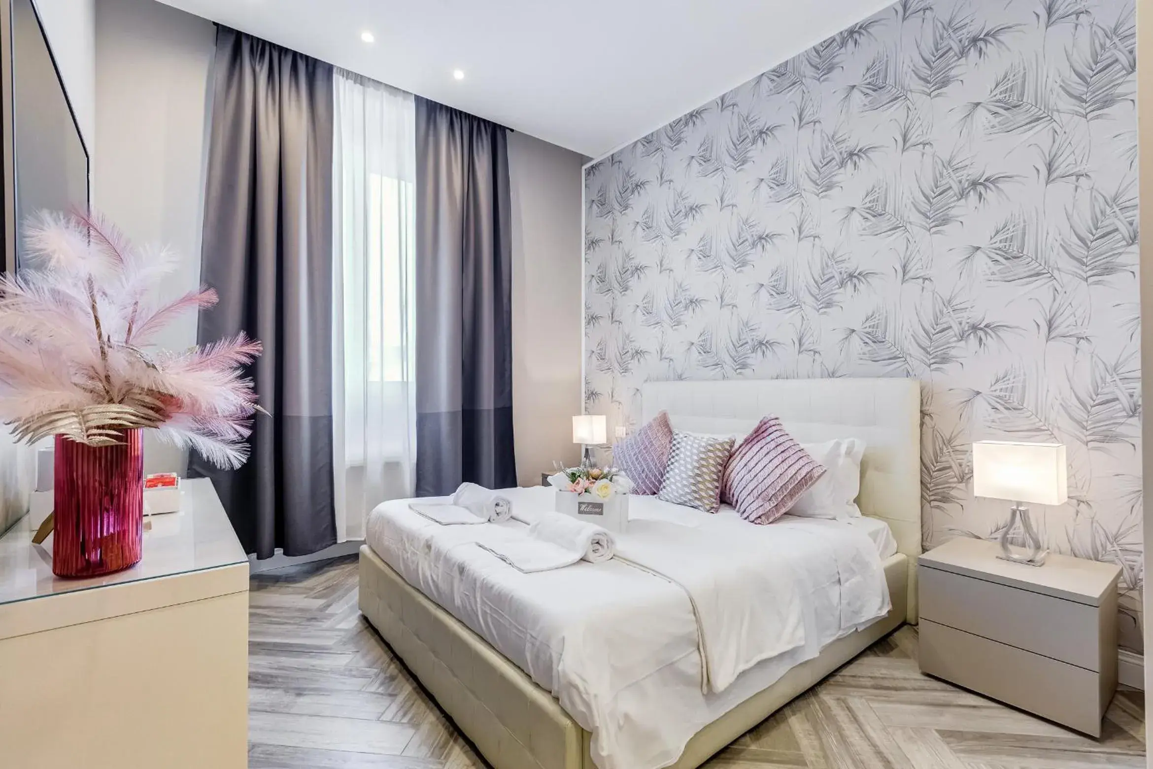 Decorative detail, Bed in Hanky Suite Decorative detail, Bed in Hanky Suite