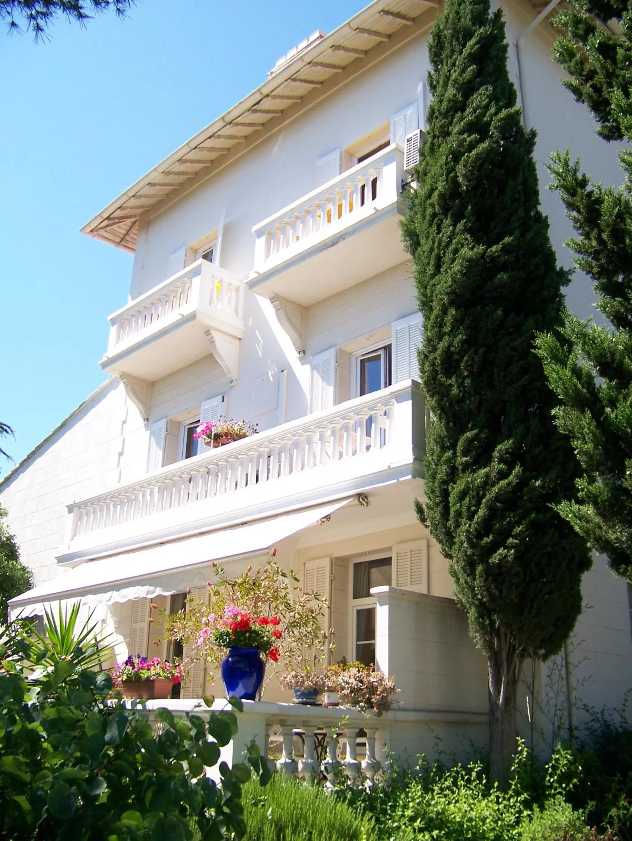 Spring in Le Thimothée : Hôtel & Studios