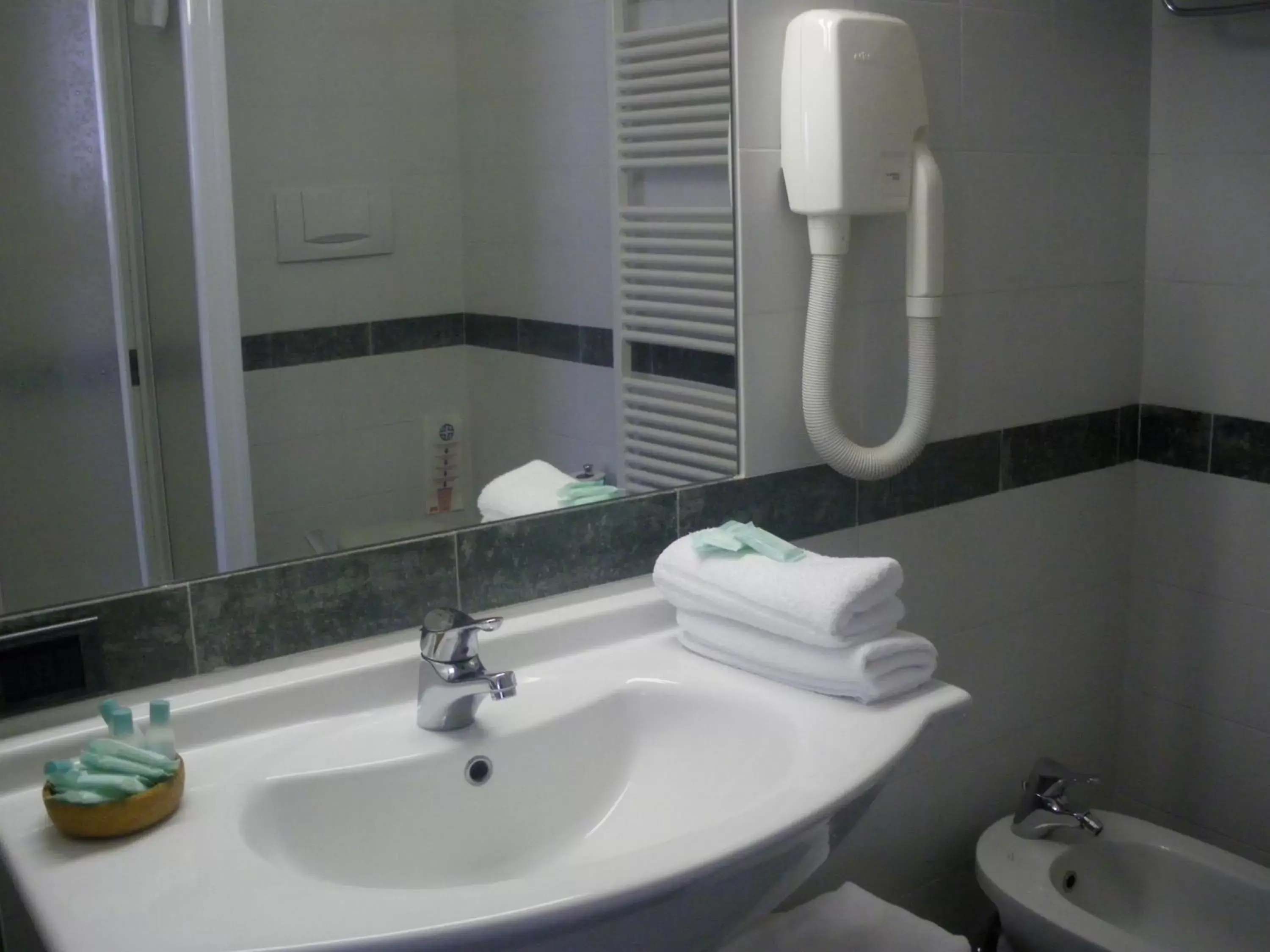 Shower, Bathroom in Hotel La Goletta