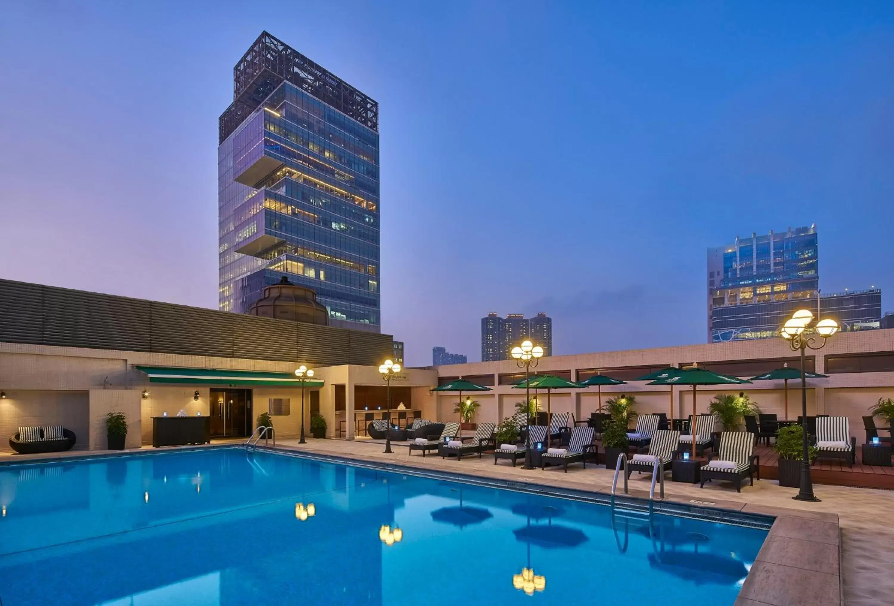 Swimming Pool in Holiday Inn Golden Mile, an IHG Hotel