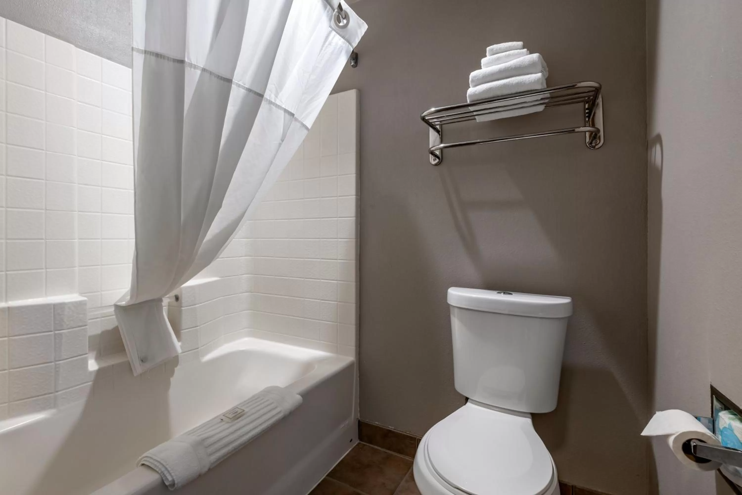 Shower in Clarion Inn Kingman I-40 Route 66