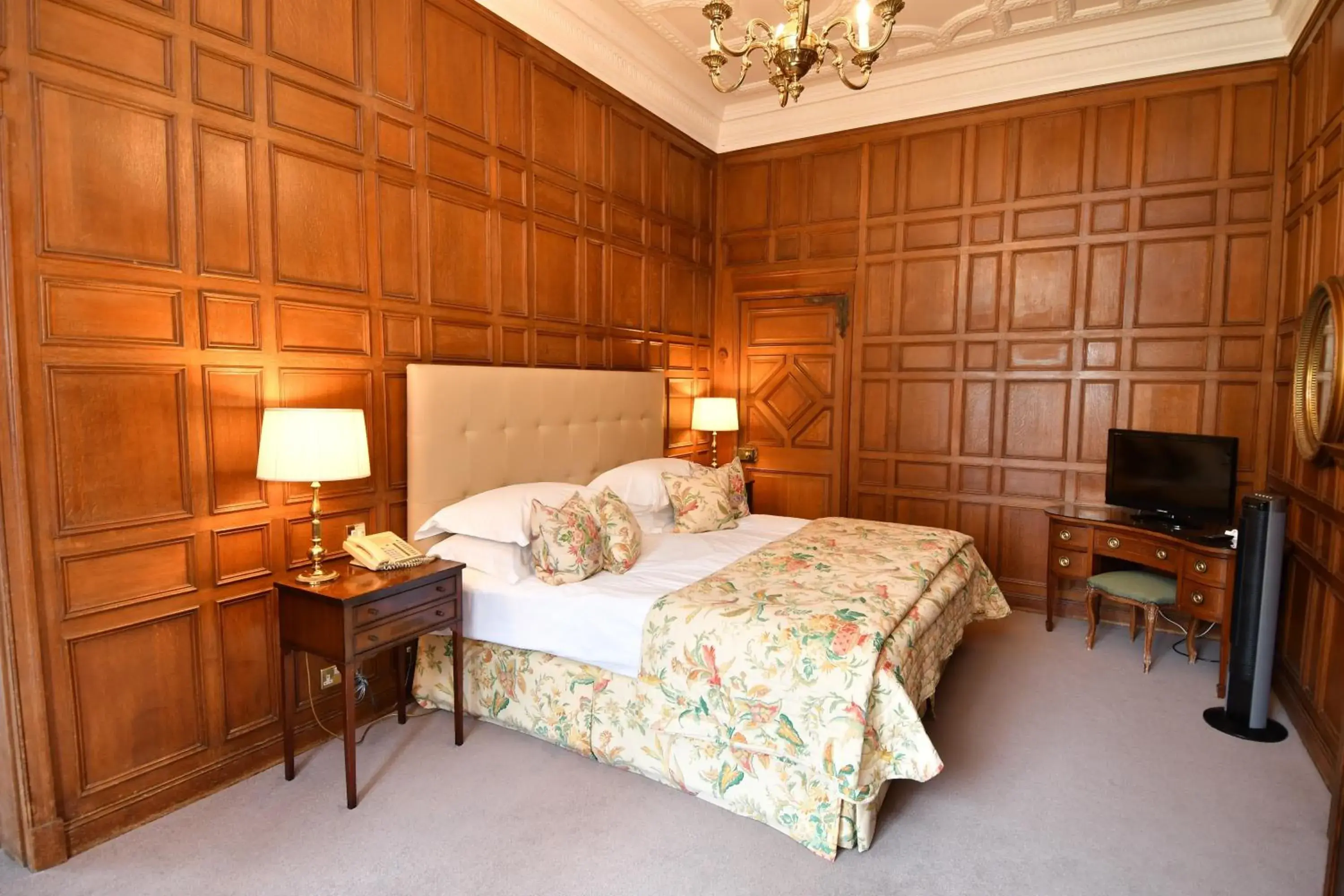 Bedroom, Bed in Tylney Hall Hotel