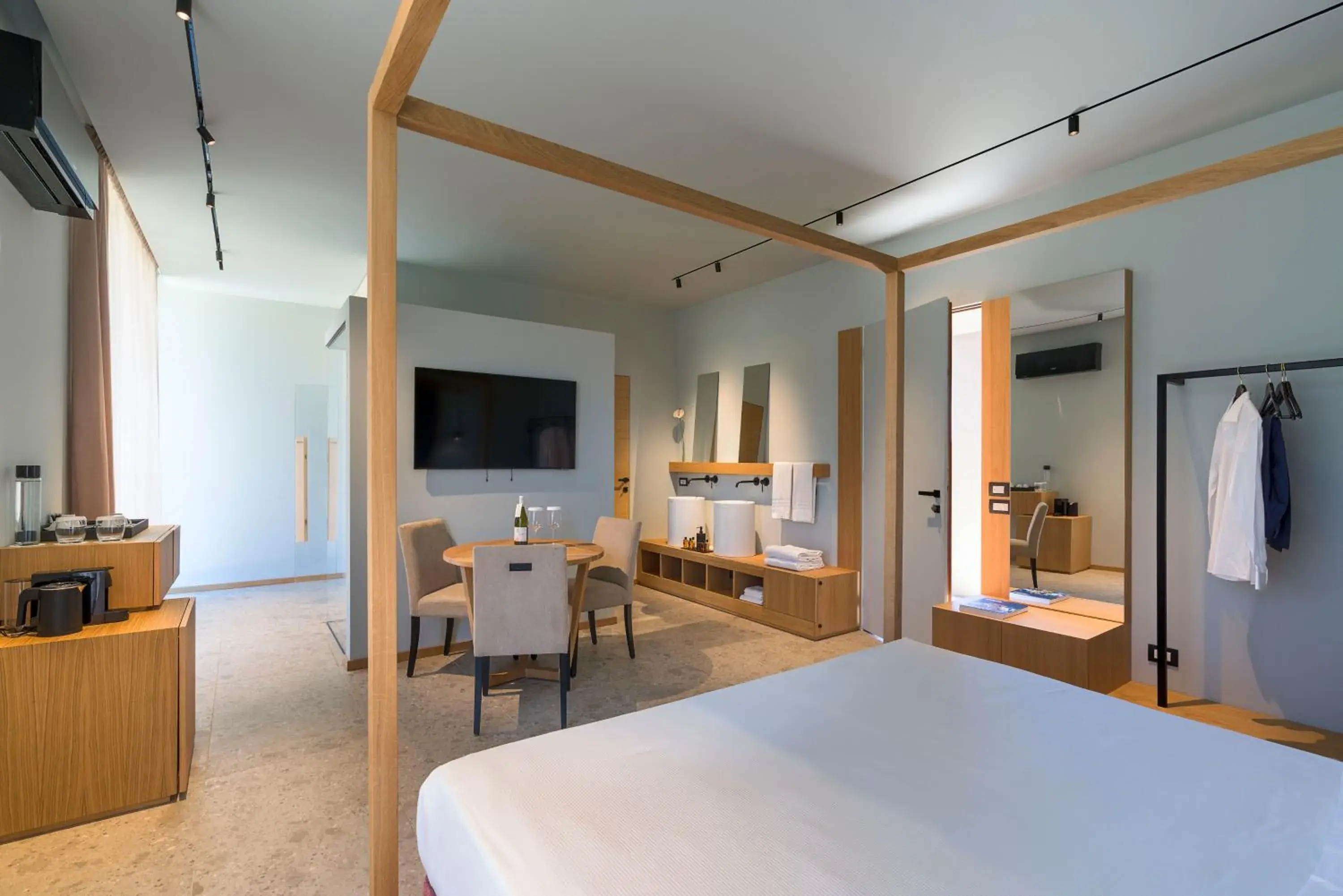 Bedroom, TV/Entertainment Center in Villa Neri Resort & Spa