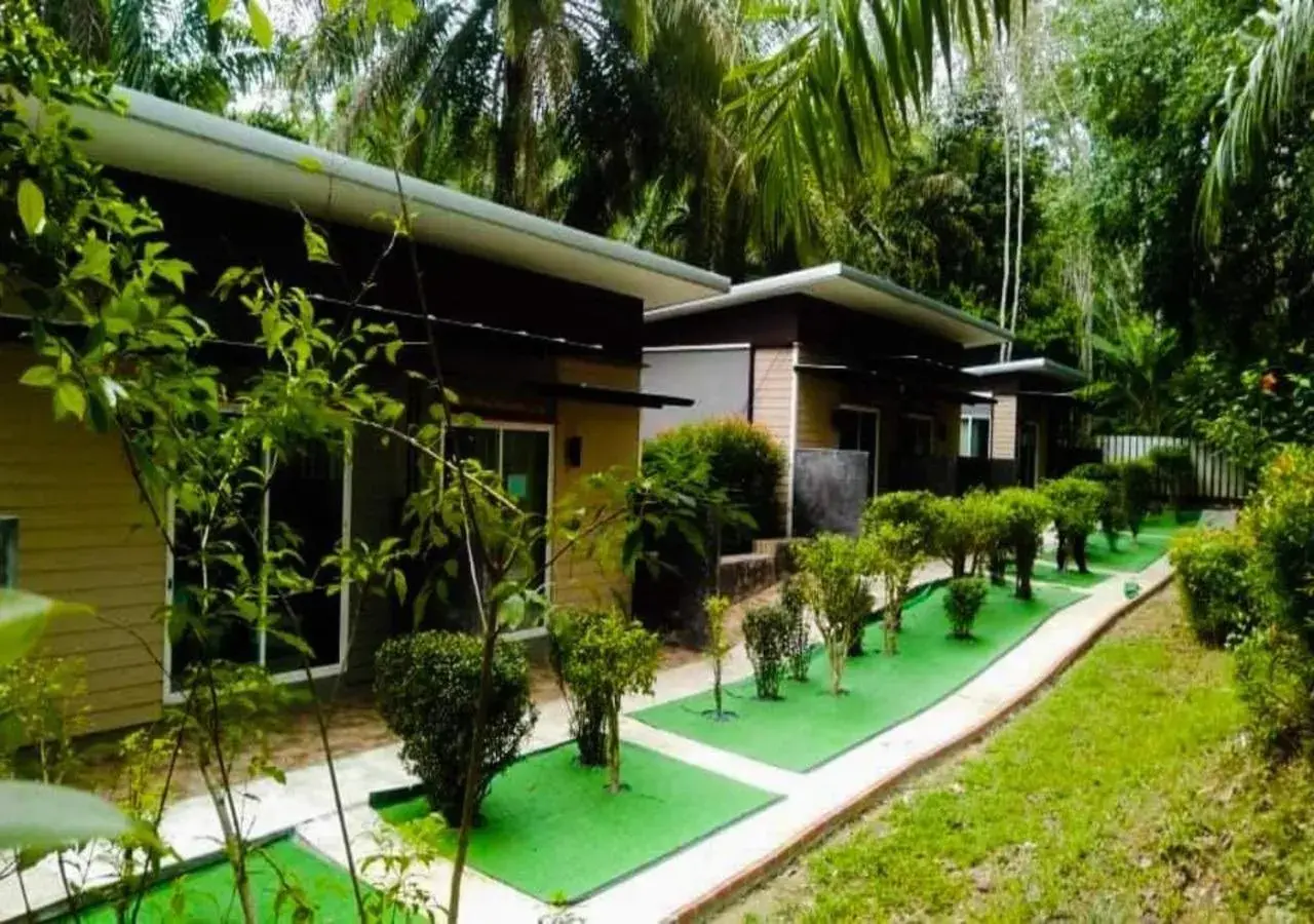 Property building, Swimming Pool in BaanPhong Lanta