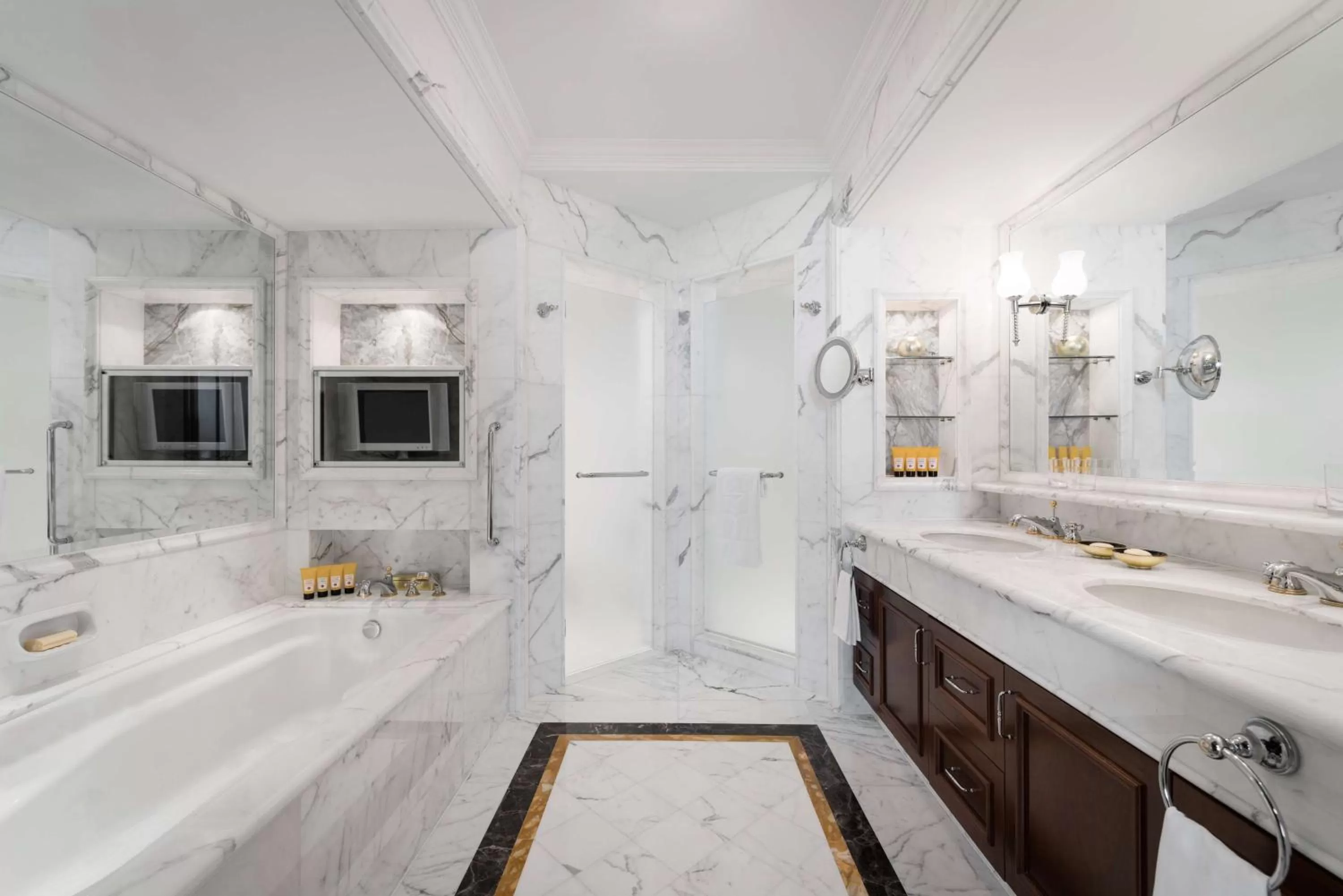 Bathroom in Shangri-La Singapore