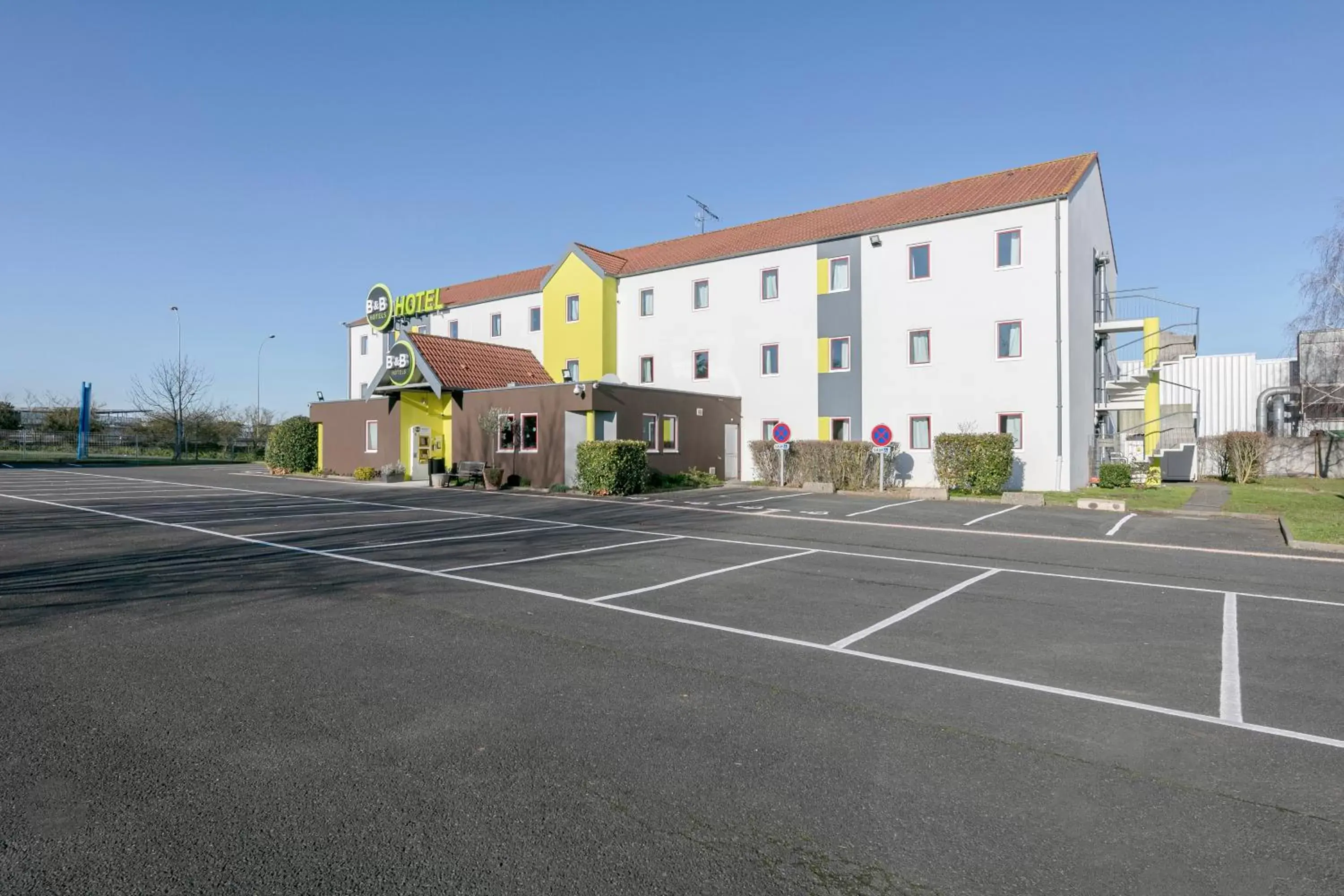 Facade/entrance, Property Building in B&B HOTEL Poitiers 1 Futuroscope