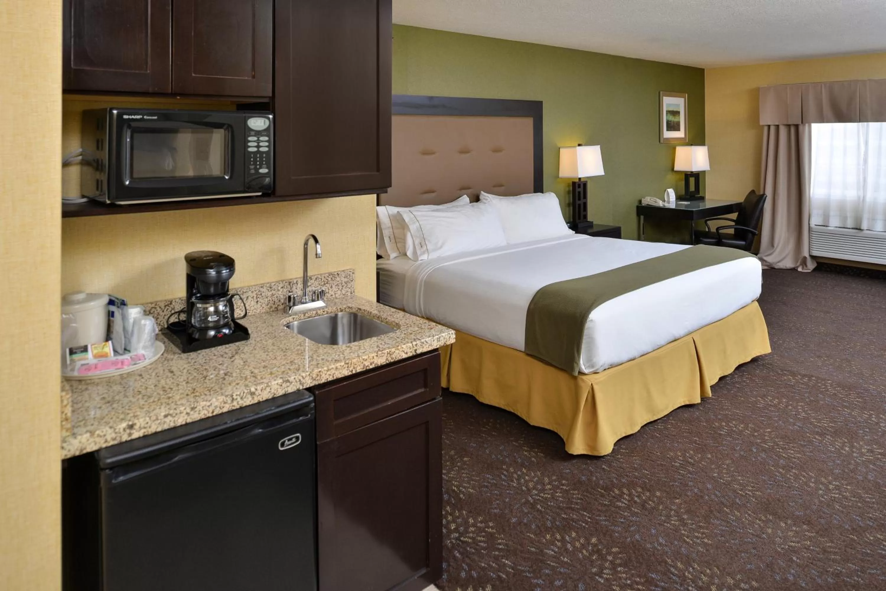 Photo of the whole room, Bed in Holiday Inn Express Hotel & Suites Charlotte by IHG
