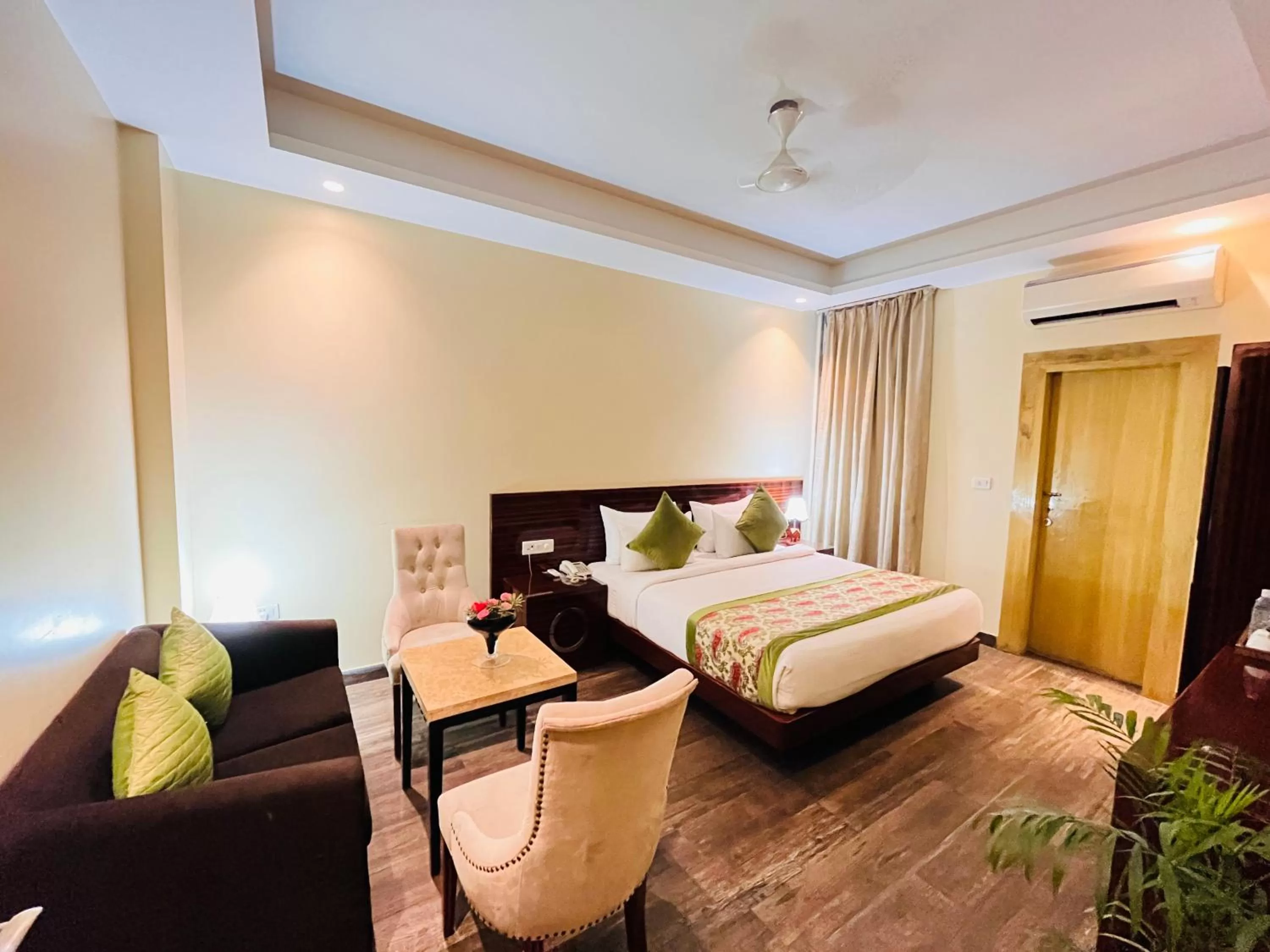Bed in Hotel Banz near Delhi Airport