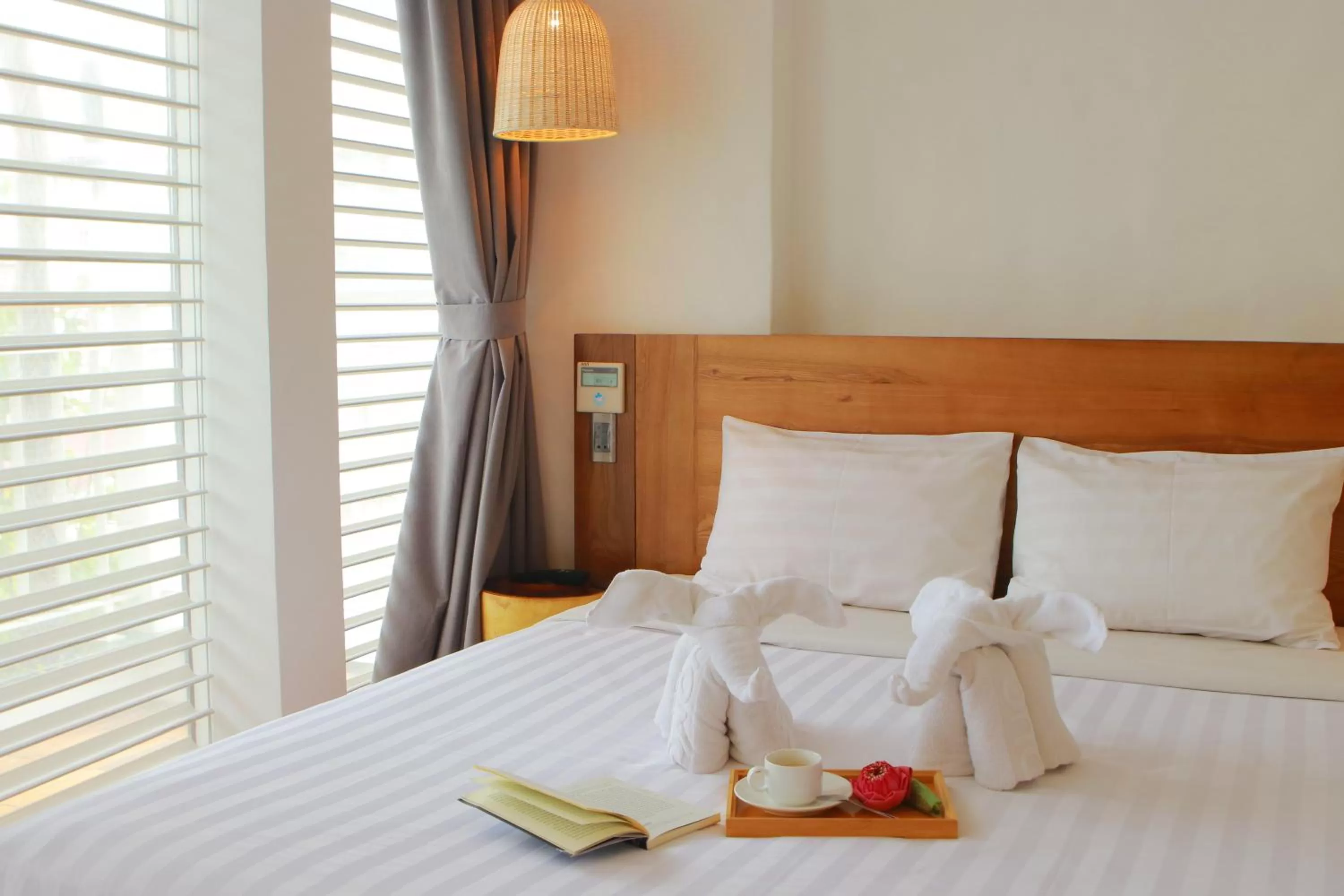 Bed in Duc Vuong Saigon Hotel - Bui Vien