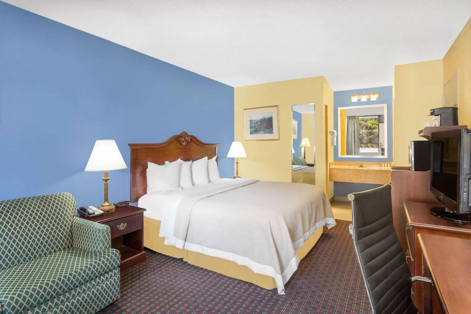 Bed in Days Inn by Wyndham Mocksville