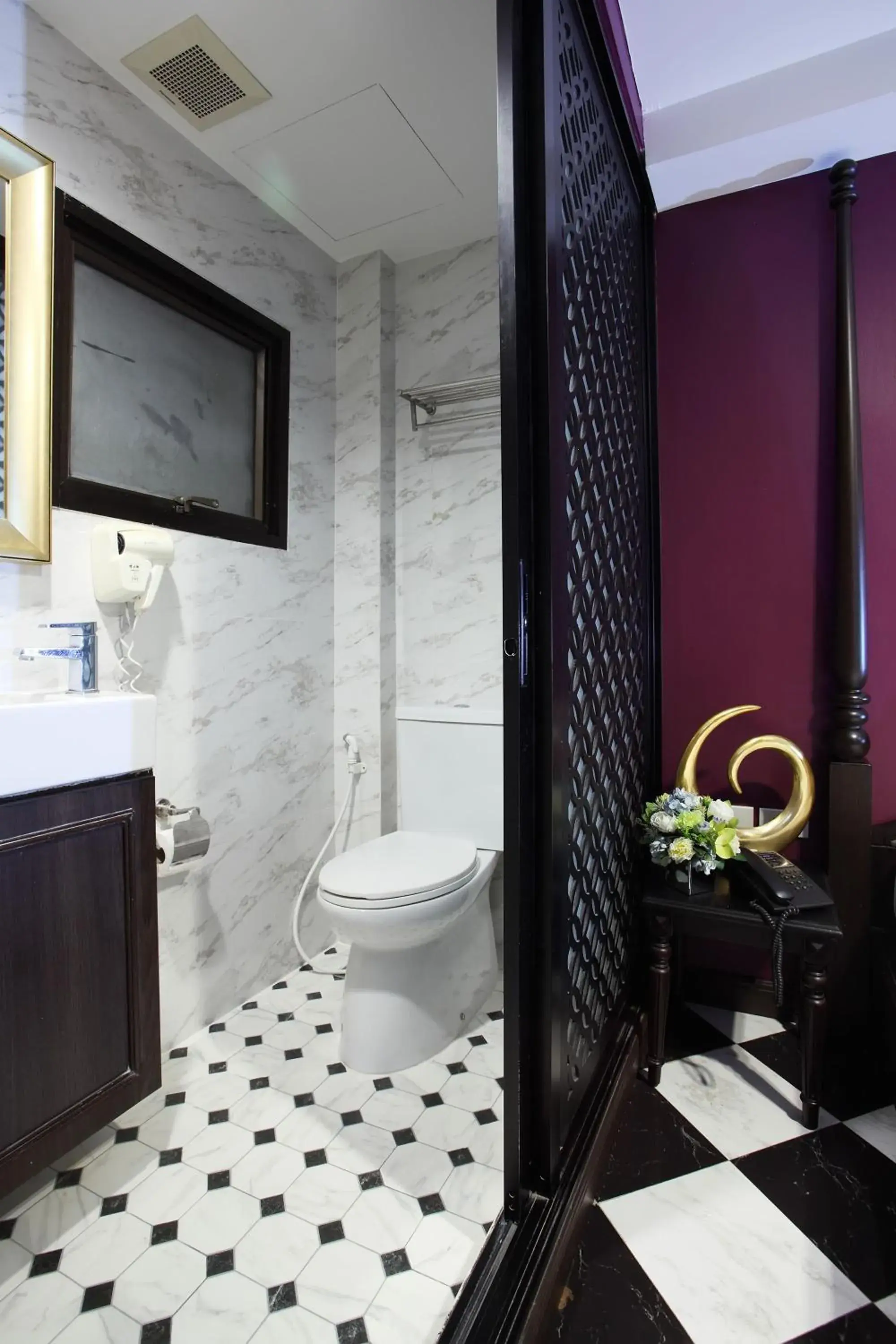 Bathroom in Violet Tower at Khaosan Palace